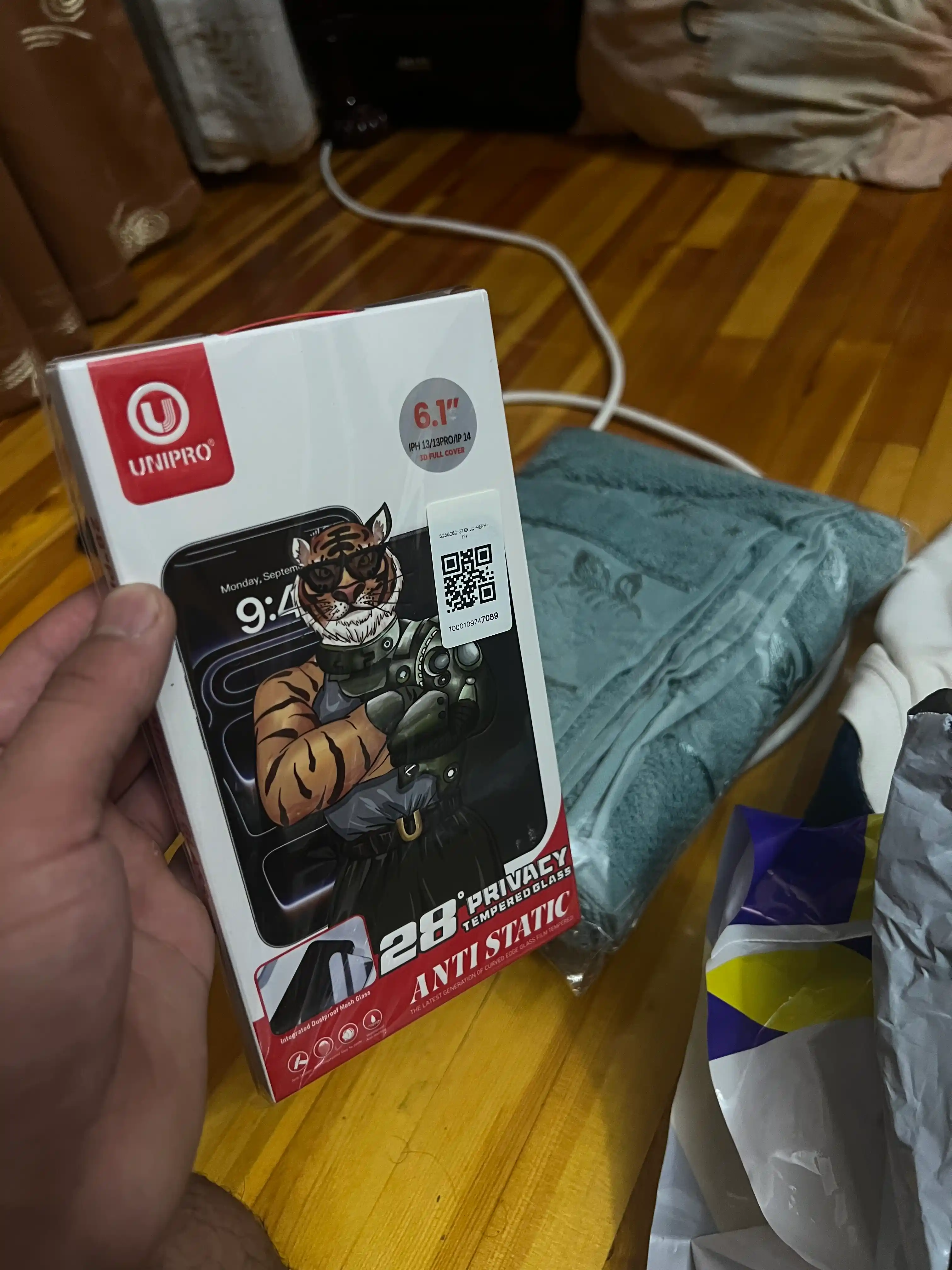 IPhone XR - 18 Pro Max uchun shaffof josuslikka qarshi himoya oynasi