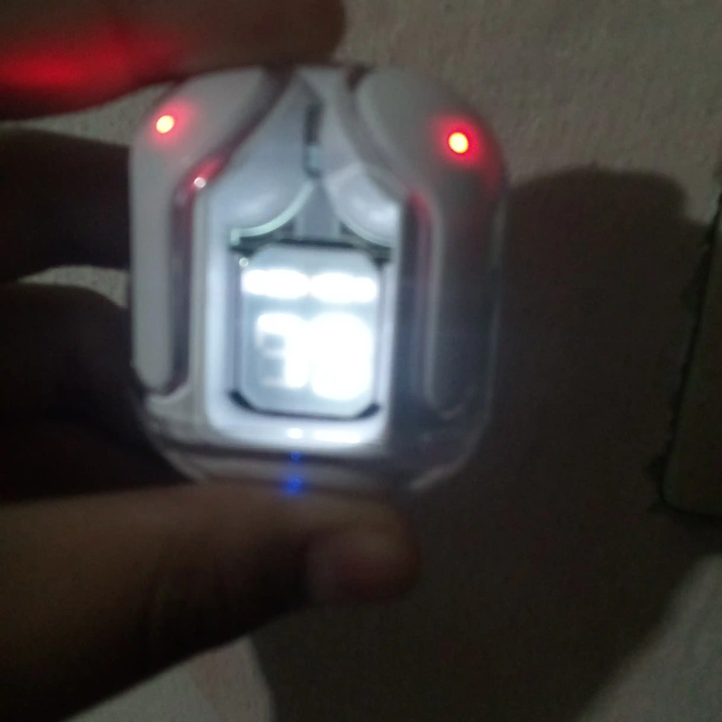 TWS Simsiz Quloqchin LED Displeyli Zaryadlash Keysi bilan Oq