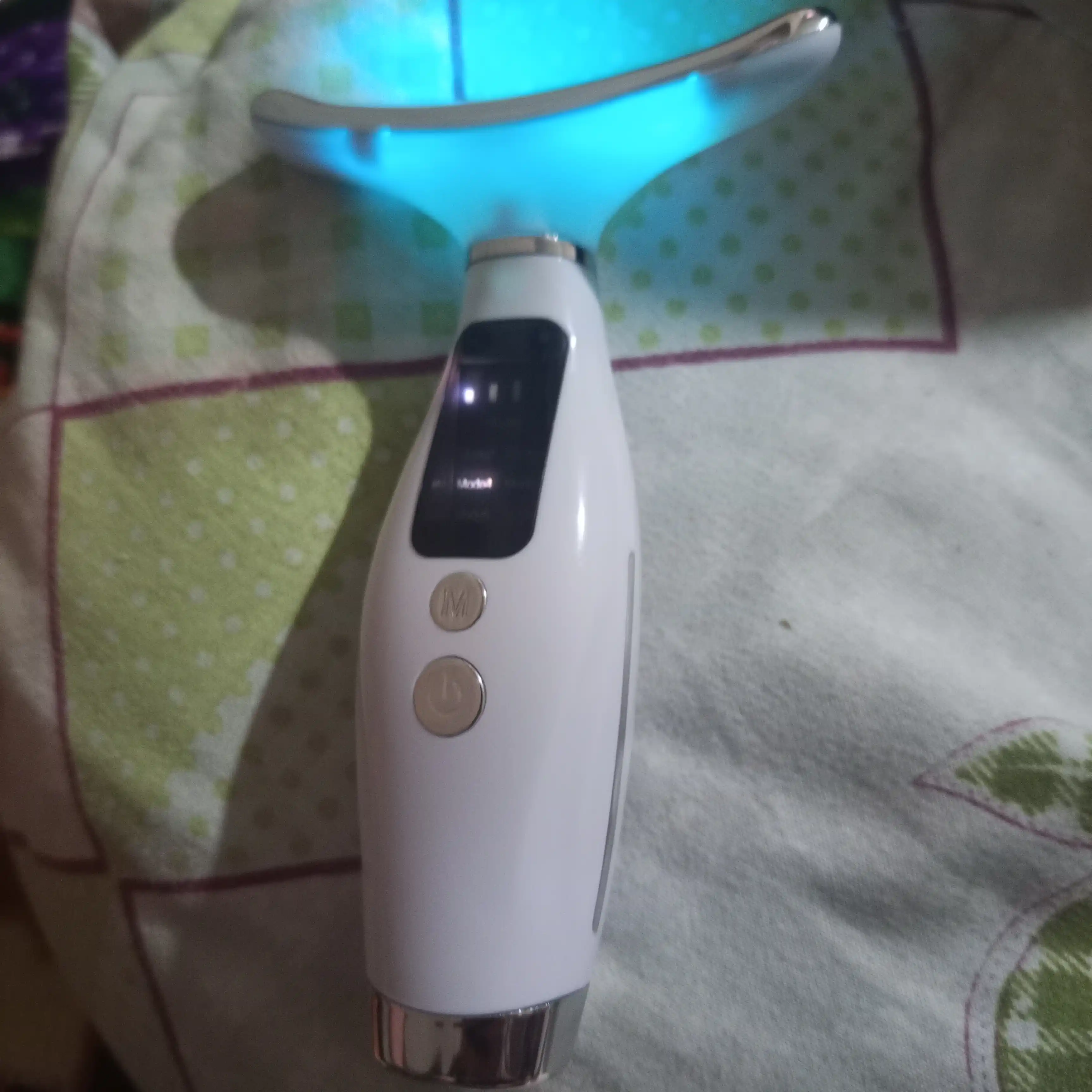 Massajer Yuz va bo‘yin parvarishi uchun 3v1 vibratsion va LED, 7 ta rejim