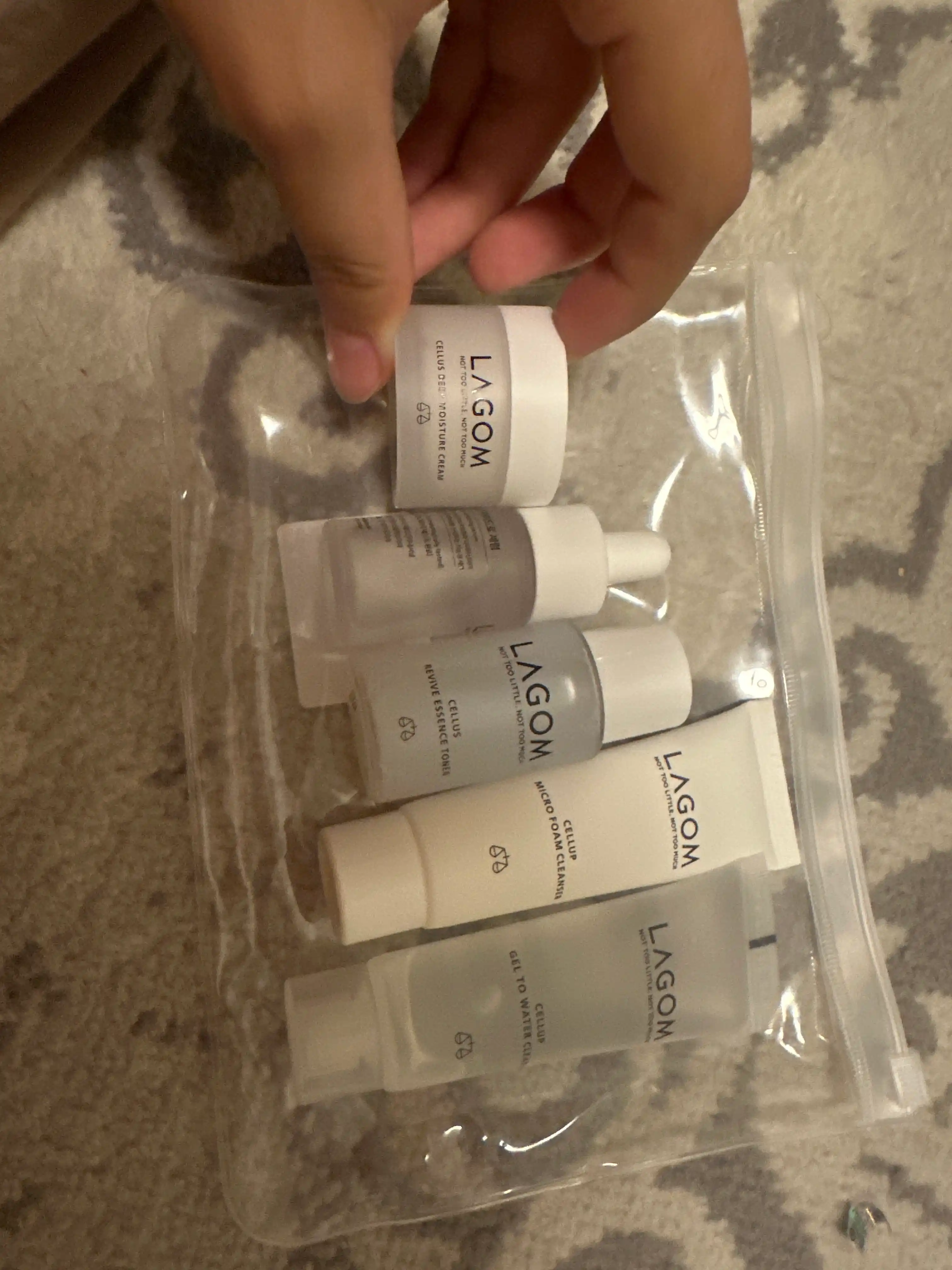 LAGOM TRAVEL KIT kosmetik vositalar to‘plami