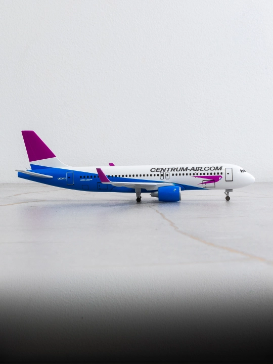 Модель самолёта Airbus A320neo, авиакомпания Centrum Air, 20 см, металл+пластик, шасси