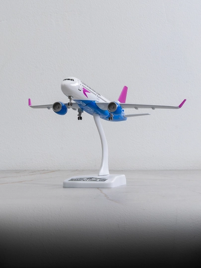 Airbus A320neo samolyoti modeli, Centrum Air aviakompaniyasi 20 sm metall+plastik, shassi - 