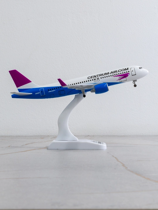Модель самолёта Airbus A320neo, авиакомпания Centrum Air, 20 см, металл+пластик, шасси