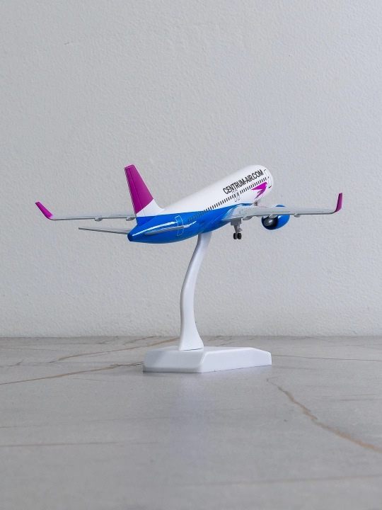 Модель самолёта Airbus A320neo, авиакомпания Centrum Air, 20 см, металл+пластик, шасси
