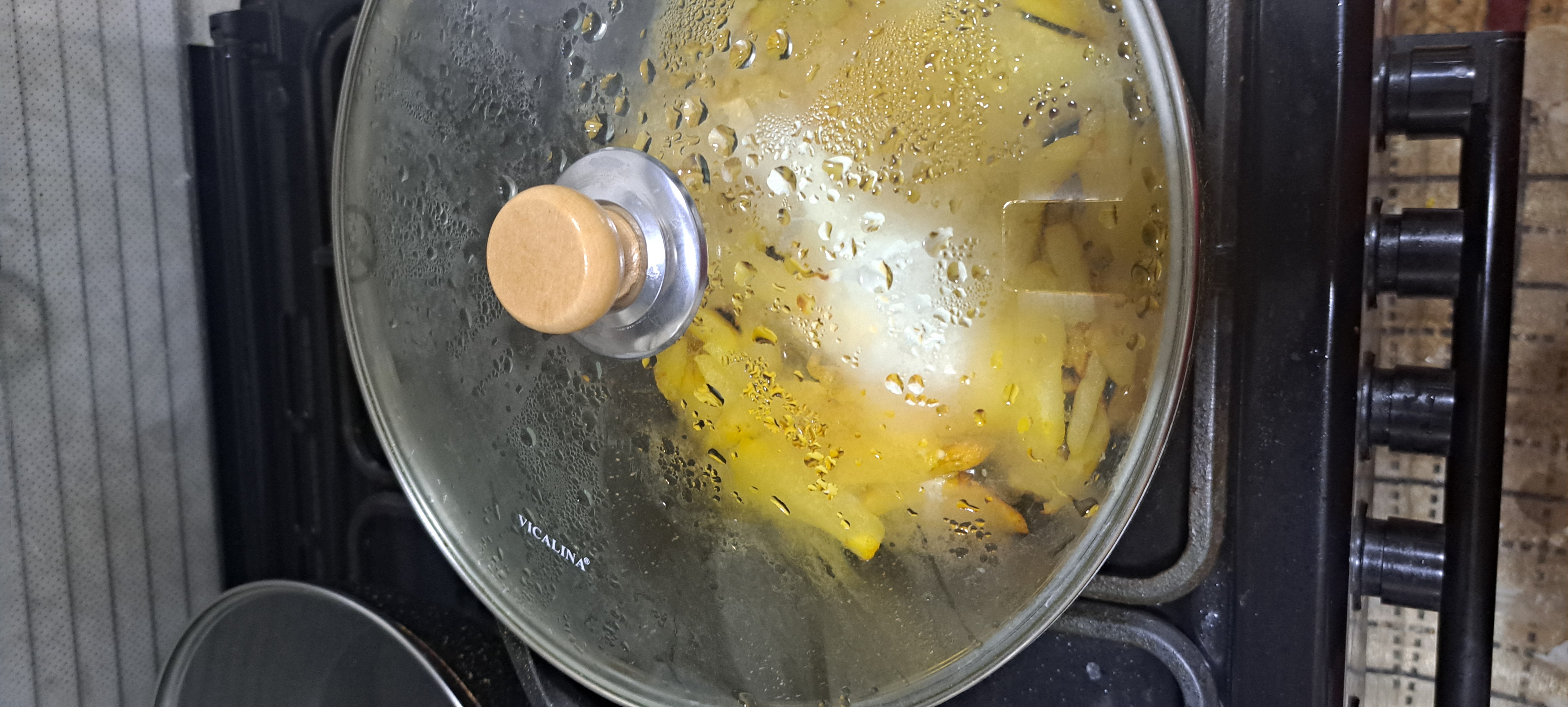 Ручка для крышки кастрюли и сковороды не нагревается