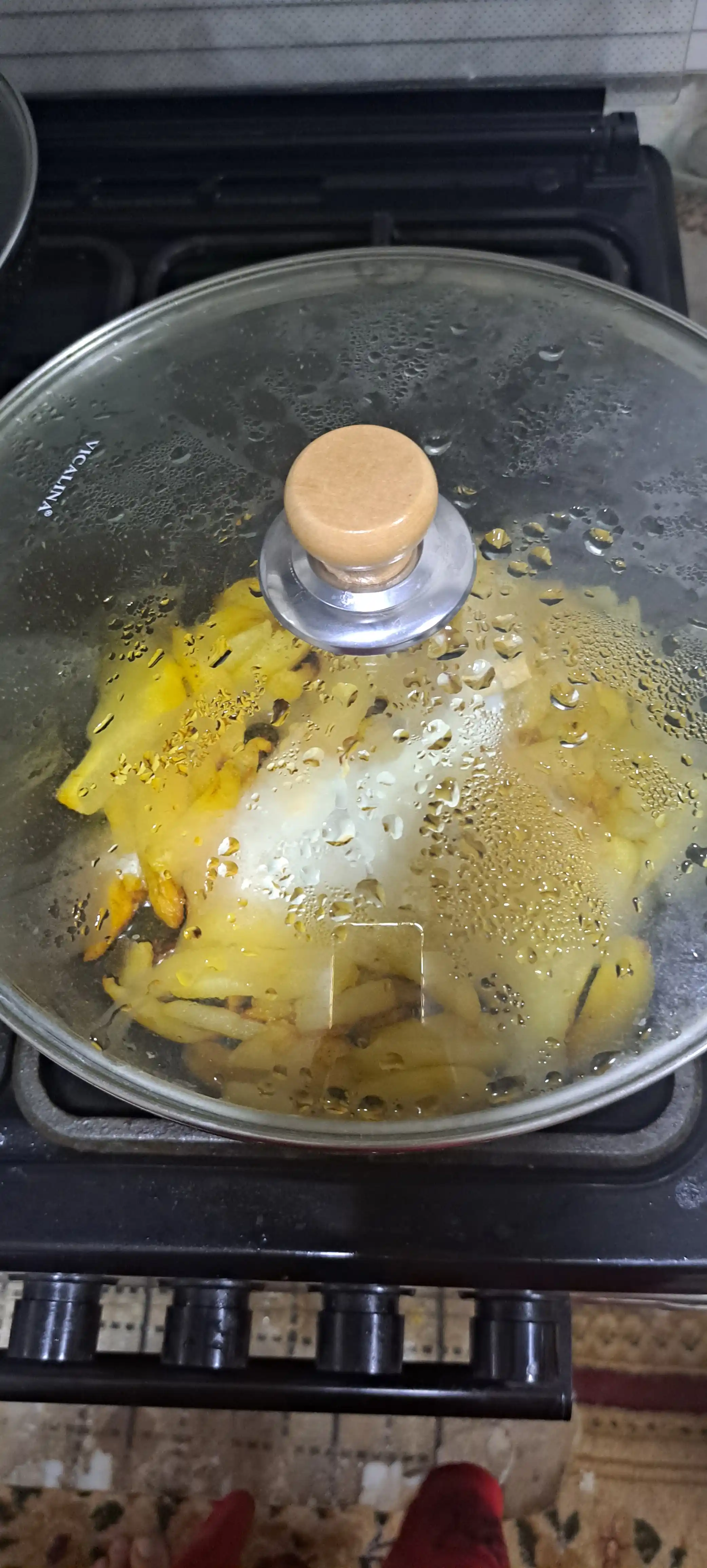 Ручка для крышки кастрюли и сковороды не нагревается