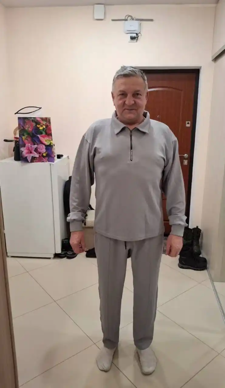 Erkaklar sport kostyumi, uzun yengli futbolka va shim
