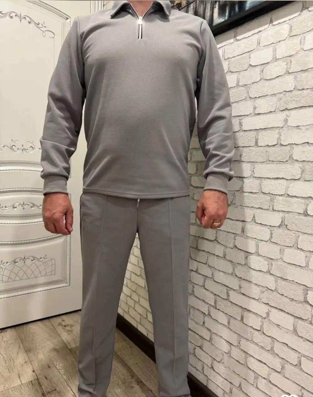 Erkaklar sport kostyumi, uzun yengli futbolka va shim