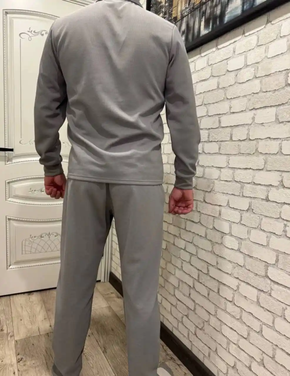 Erkaklar sport kostyumi, uzun yengli futbolka va shim