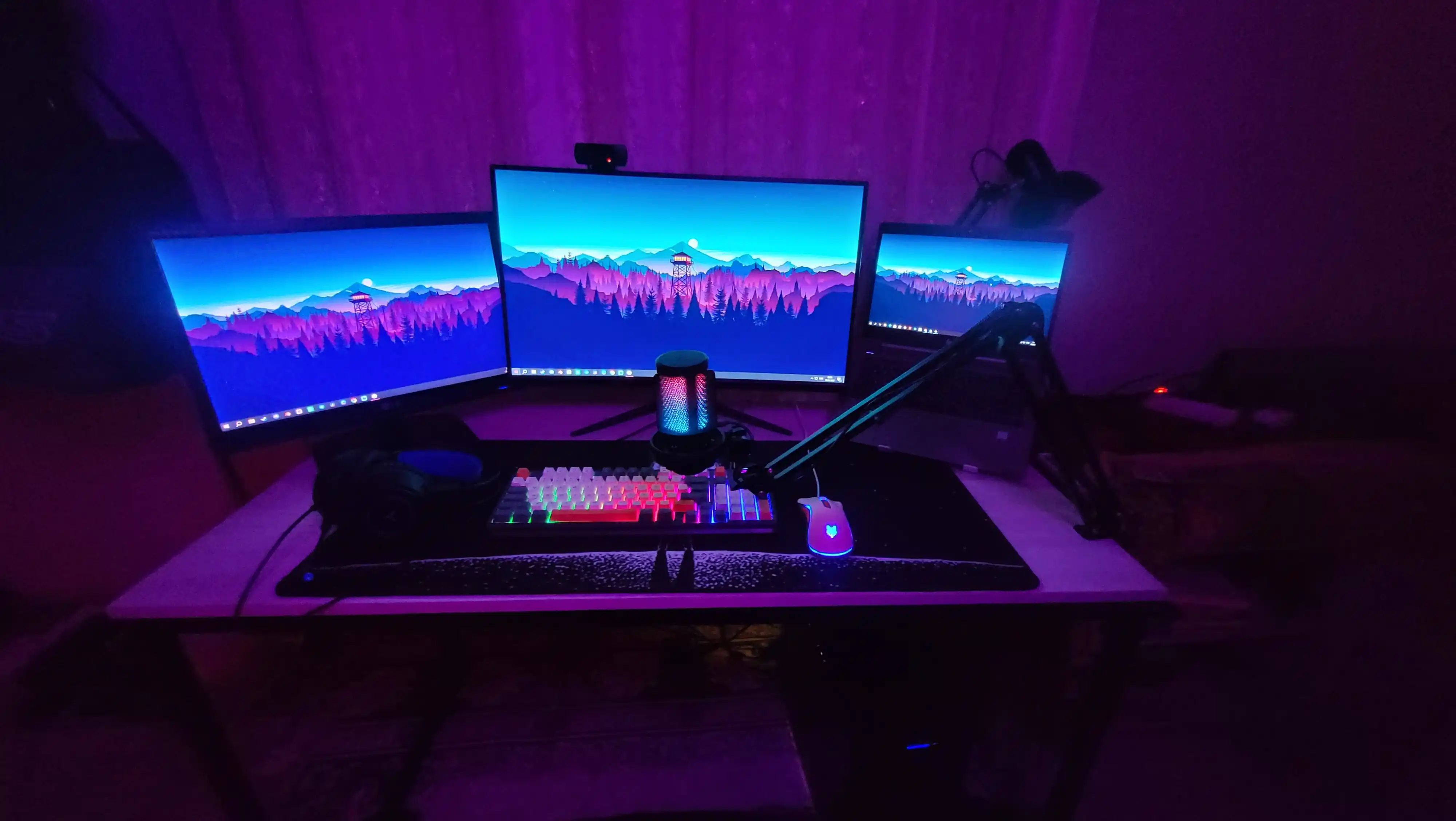 Микрофон для компьютера AQ-ME6S USB с кронштейном и RGB-подсветкой