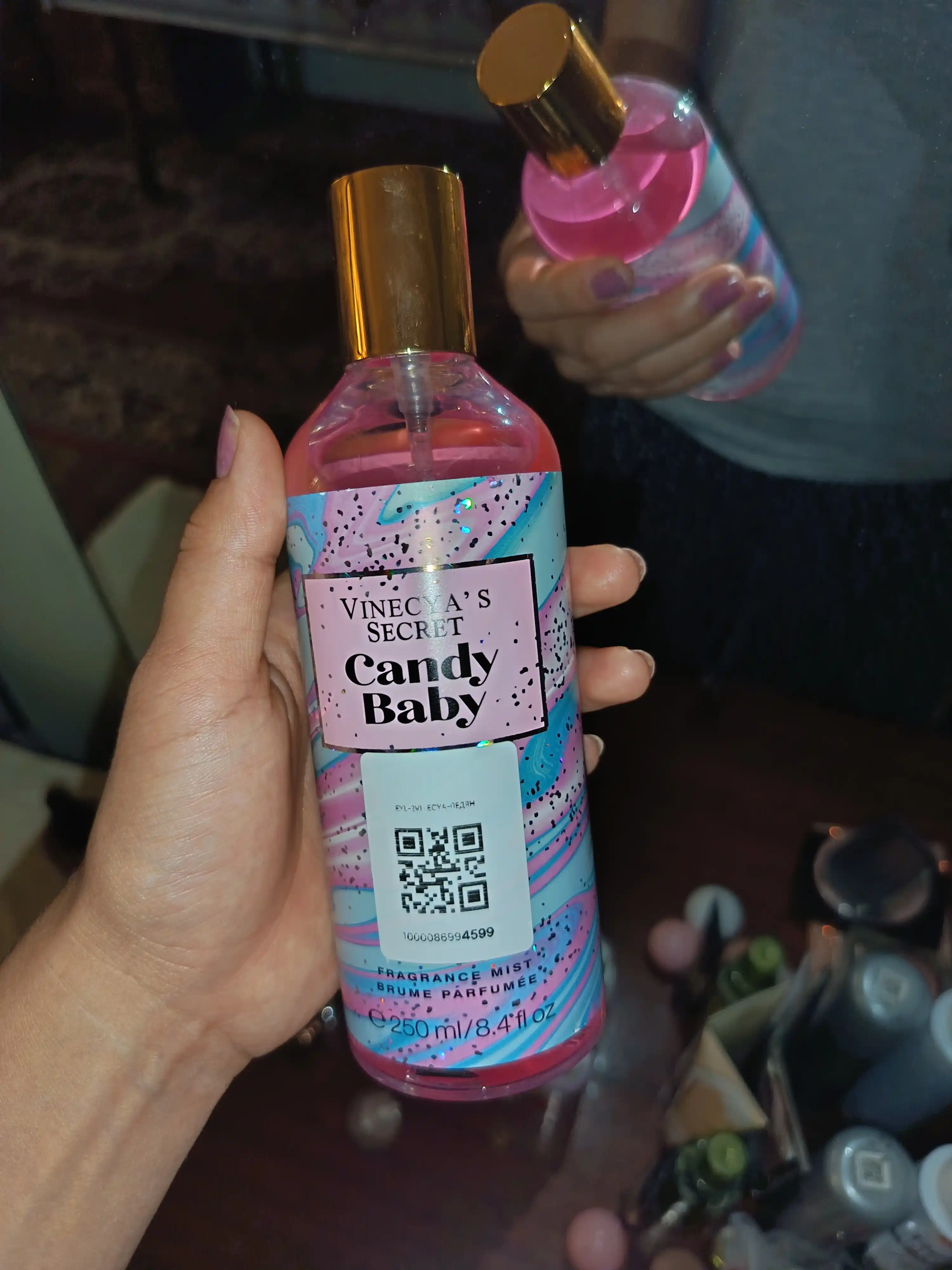 Parfyumlangan tana spreyi suvi Victoria's Secret Spreyi Aqua Kiss Rush, Shimmer, 250 ml