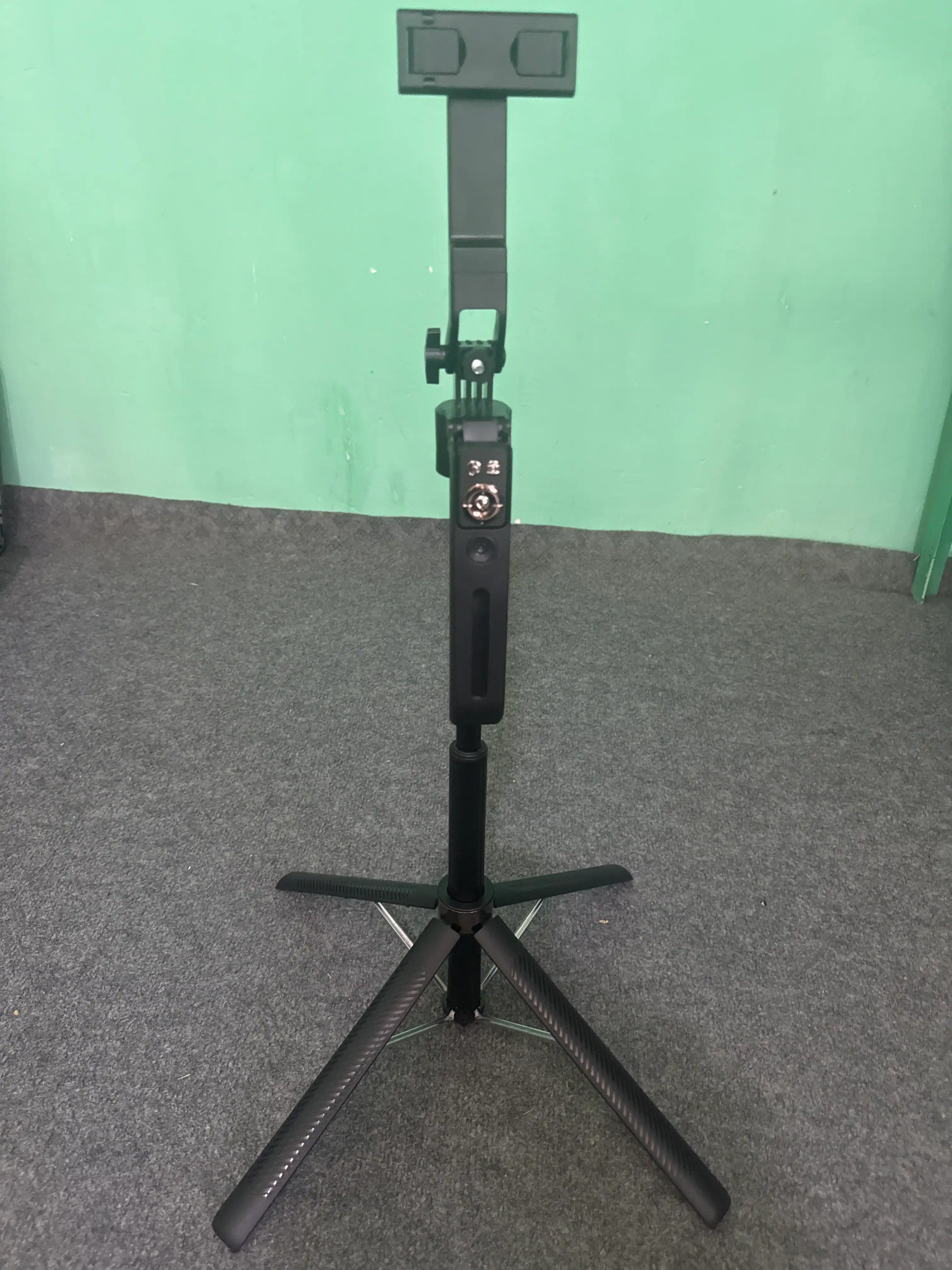 C12 AI Tracking Tripod 1.8M – Штатив для телефона с AI-слежением и пультом