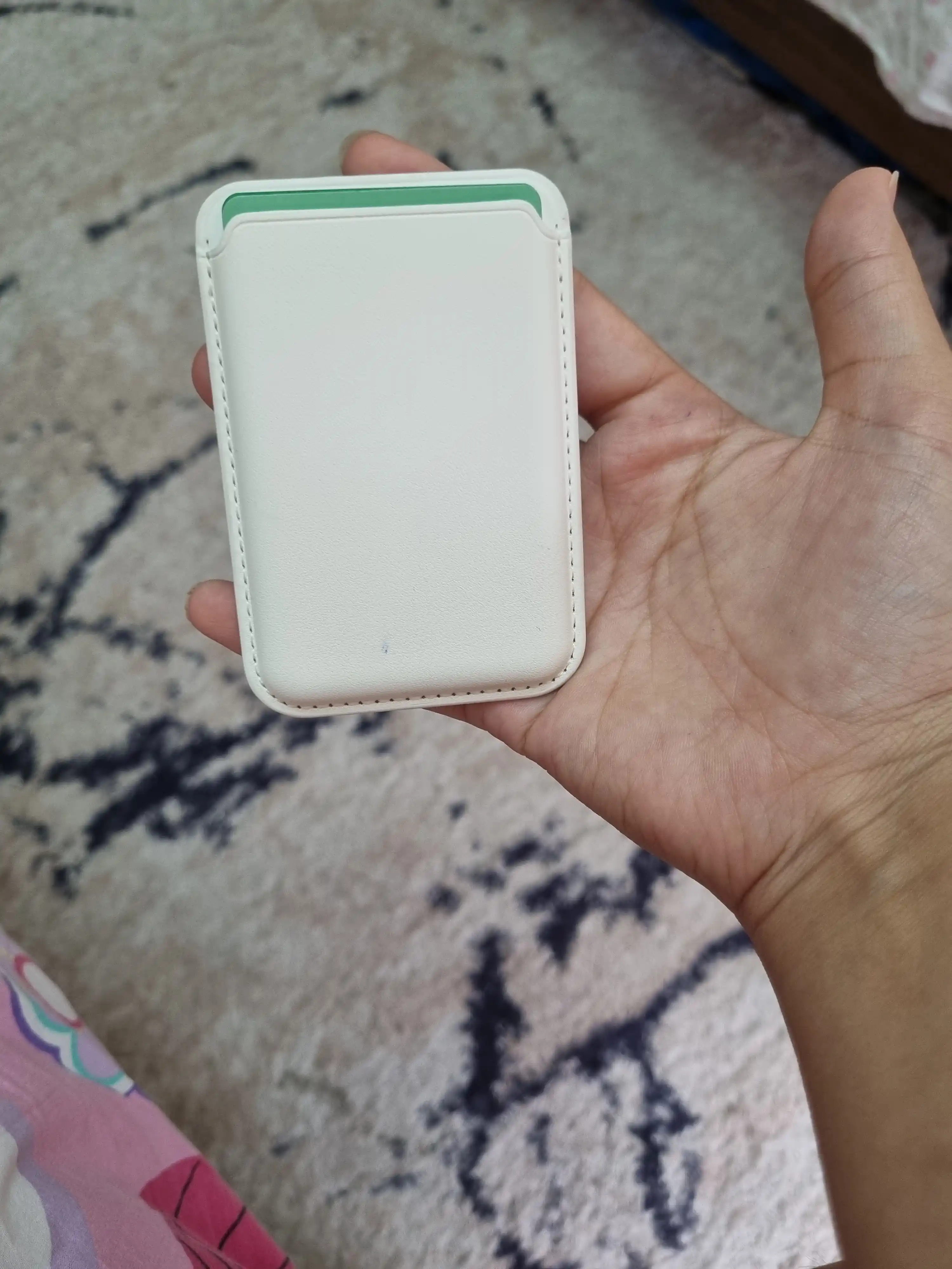 IPhone uchun MagSafe kartxolder, bank kartalari uchun