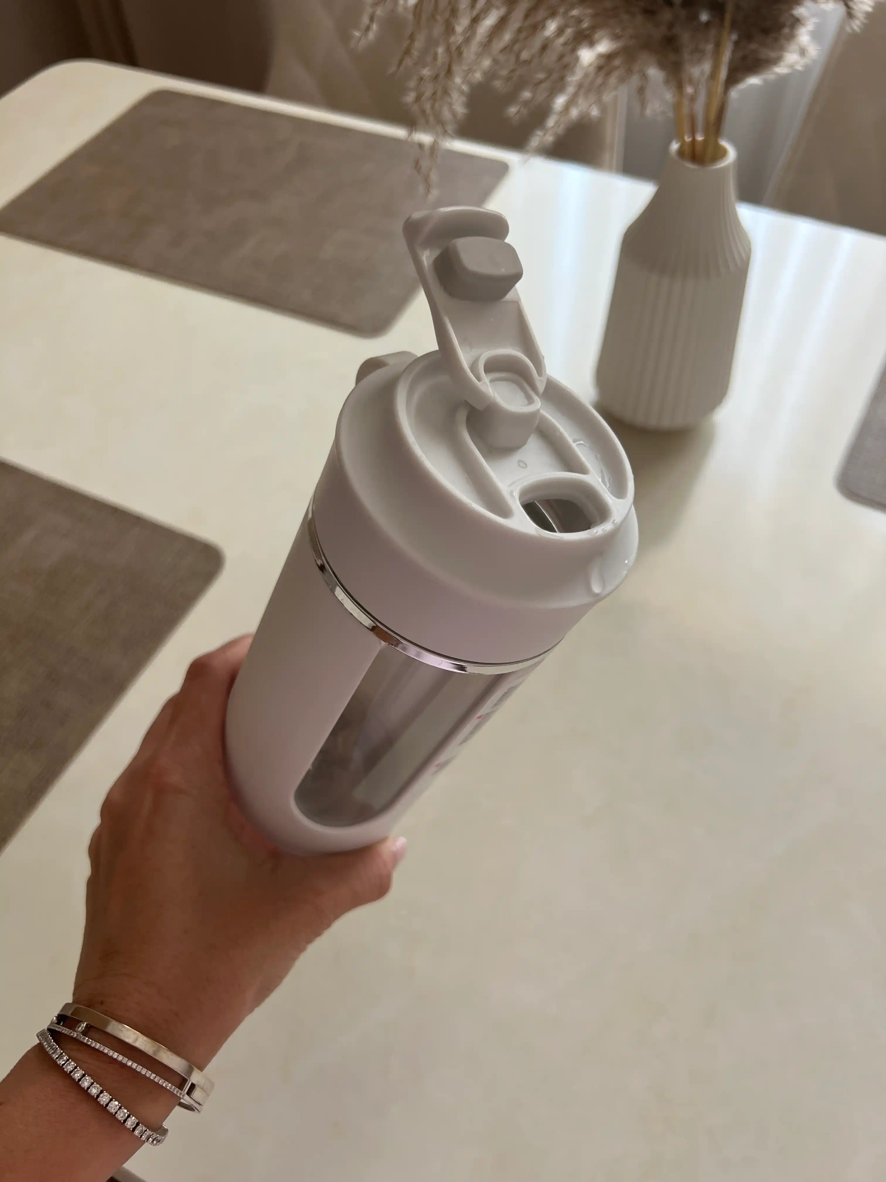 Kokteyllar uchun ko‘chma blender, simsiz mini-blender, spiral ko‘pirtirgichli sheyker