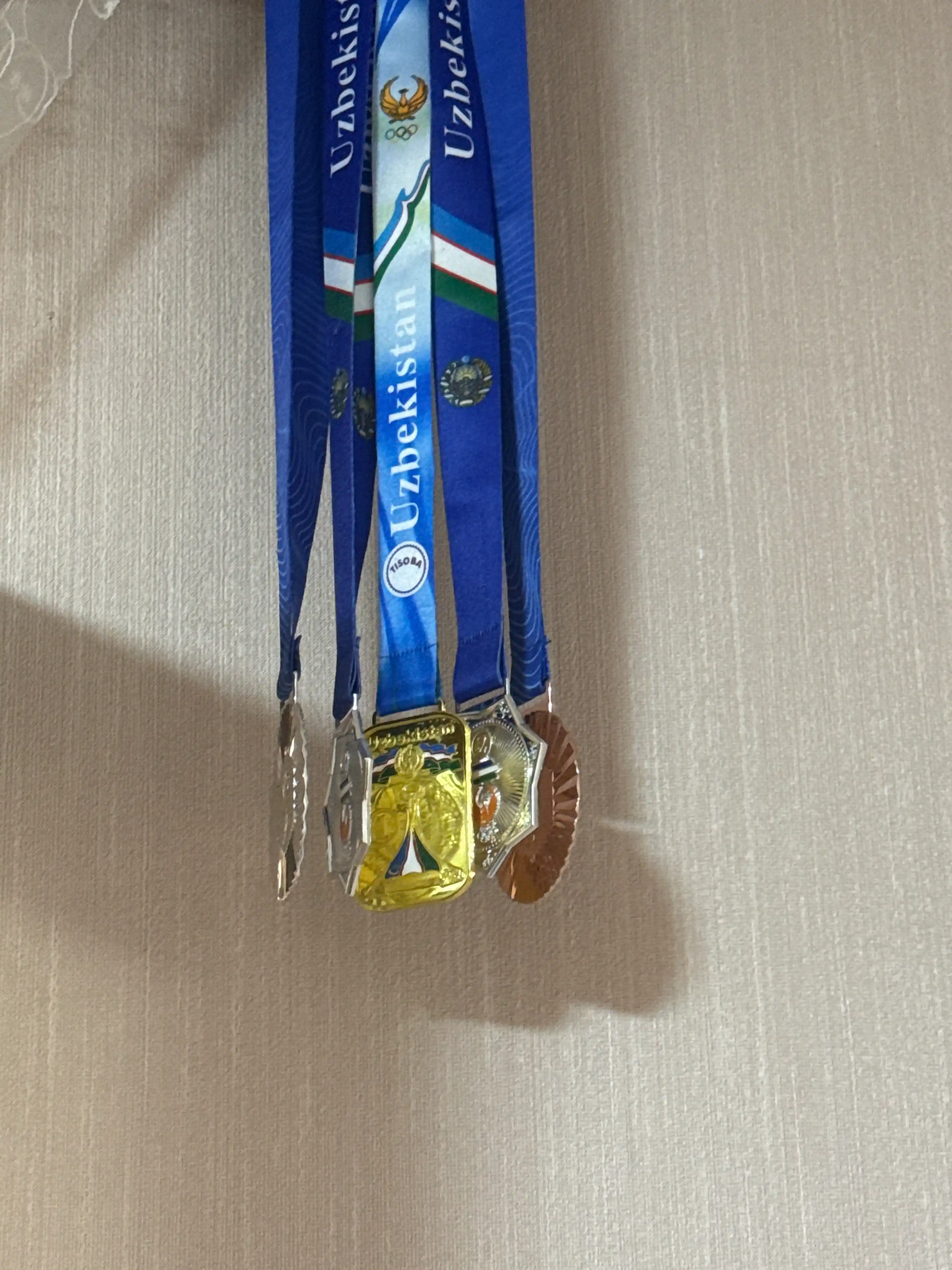G‘oliblik medali — faxr va yutuq ramzi! Ushbu medal tantanali marosimlar uchun juda mos