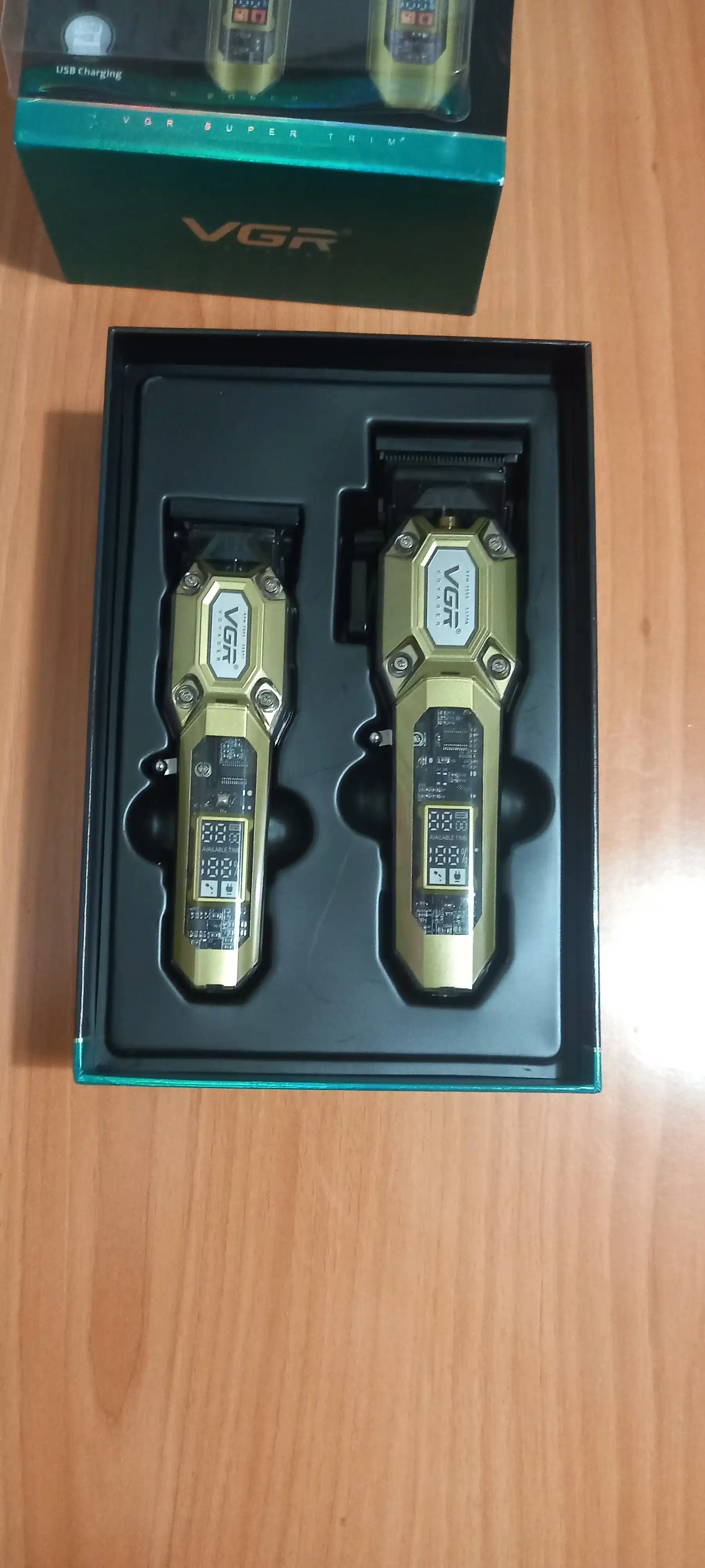 VGR-600-900 (gold xaki), erkaklar uchun professional soch kesish va soqol olish mashinasi