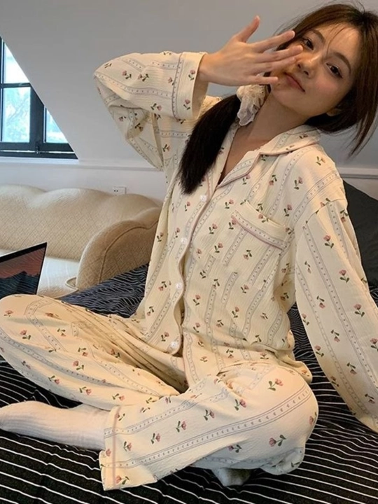 Ayollar uchun 2 qismli pijamalar to'plami