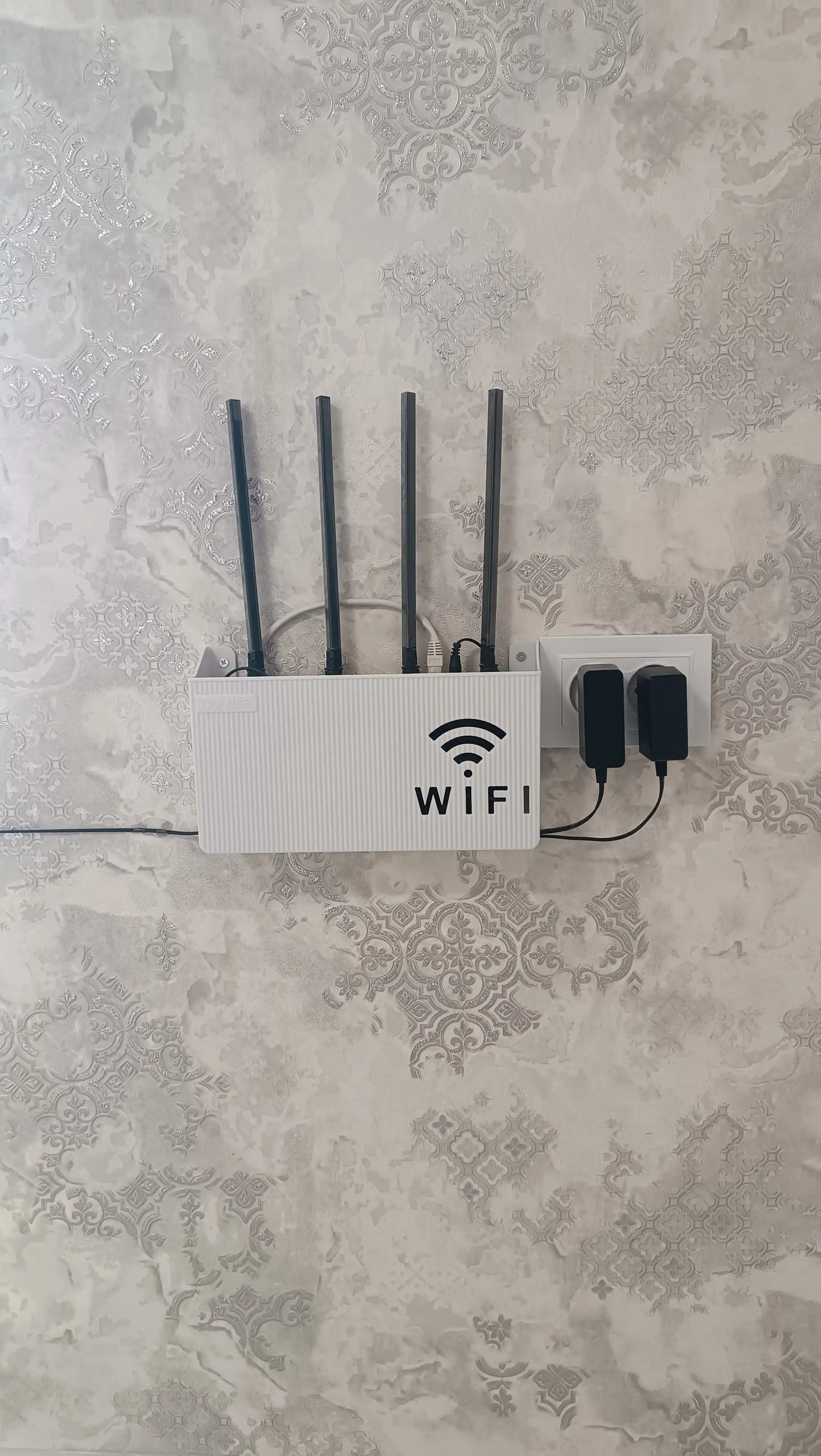 Wi-Fi router uchun organayzer, devorga o‘rnatiladigan