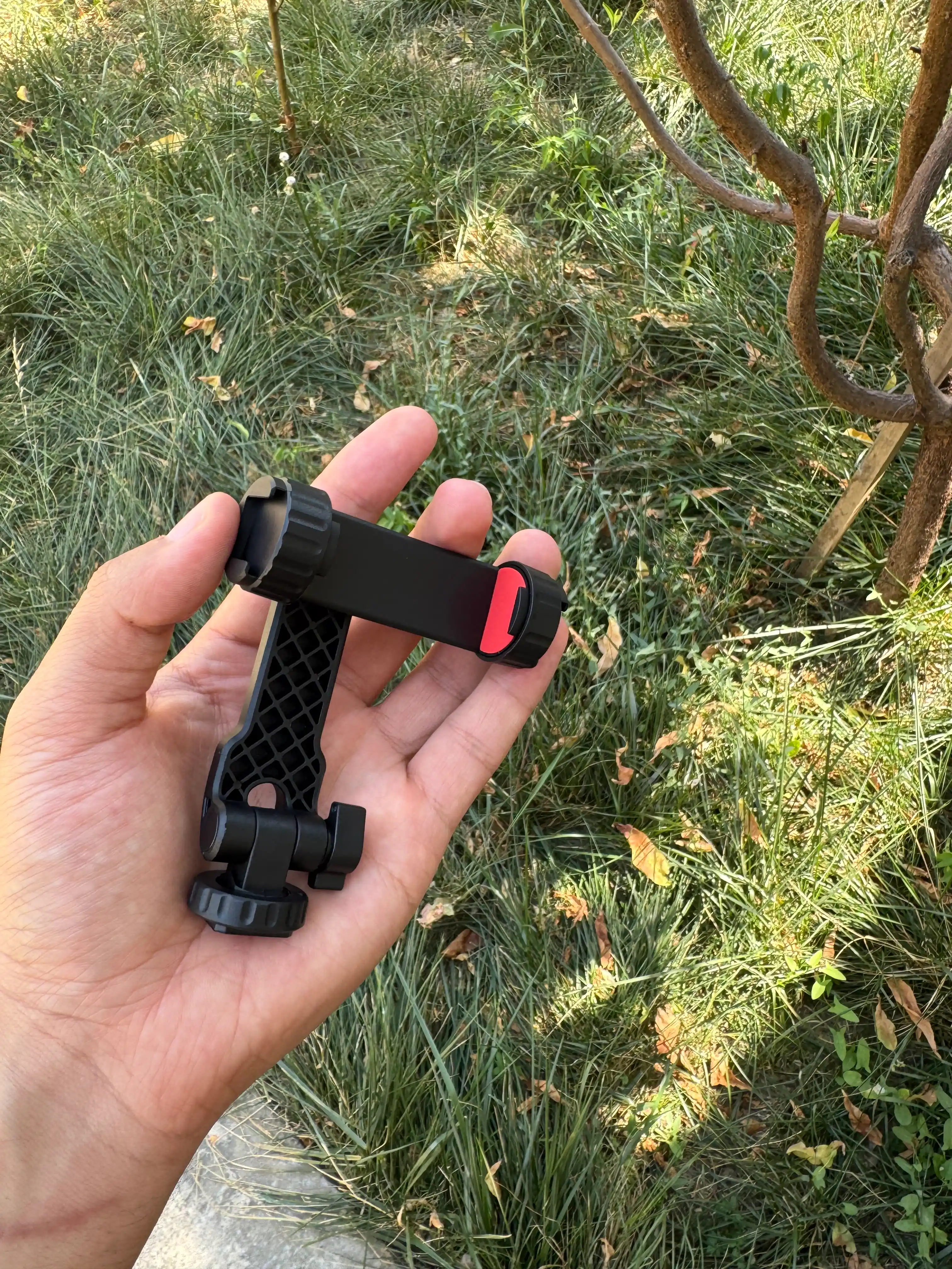 Shtativ, mobil telefon, foto va video kamera ushlagichi