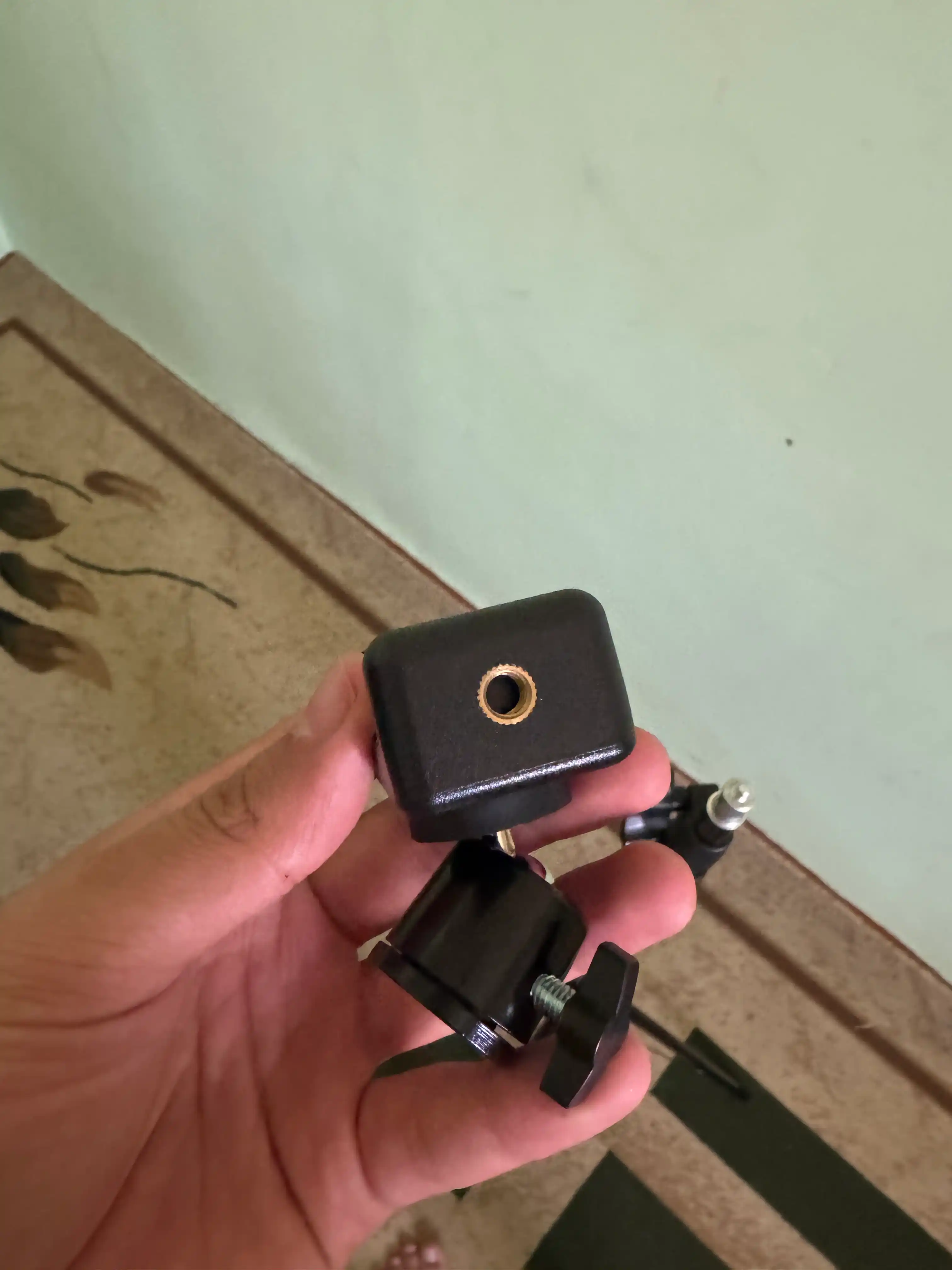 Shtativ, mobil telefon, foto va video kamera ushlagichi