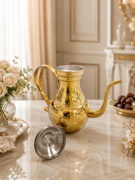 Oltin rangli choynak 1,1 litr, yaltiroq qoplama, qulay dastali choy damlash idishi