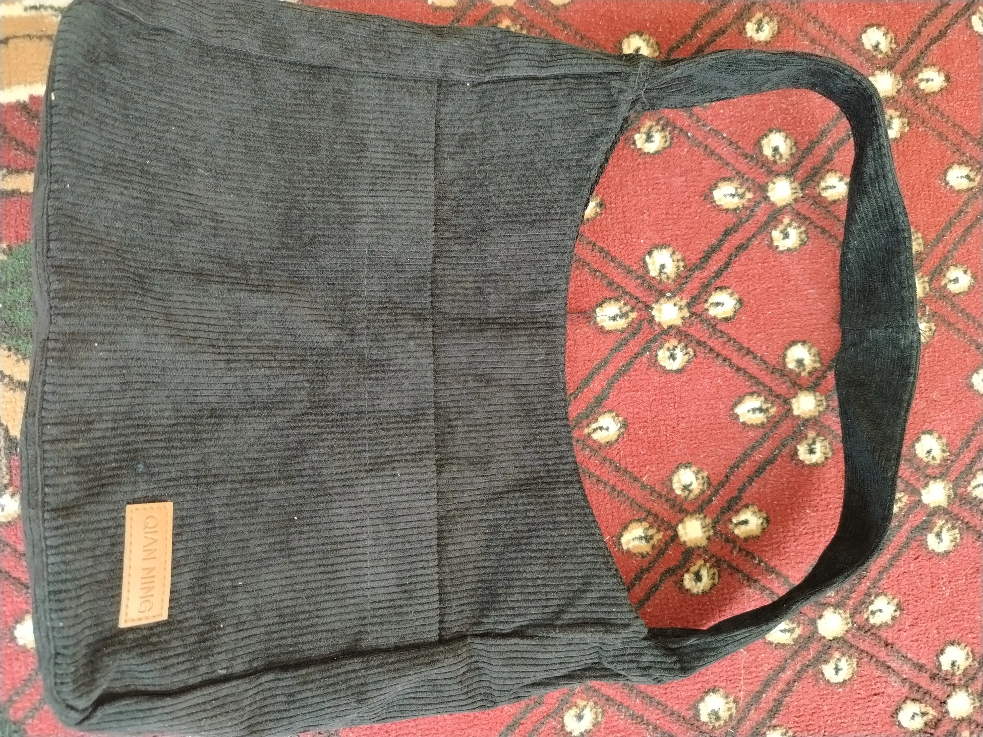 Ayollar shopper sumkasi, baxmaldan, yelkaga taqiladigan, 4 xil rangda: qora, jigar rang, oq, pushti
