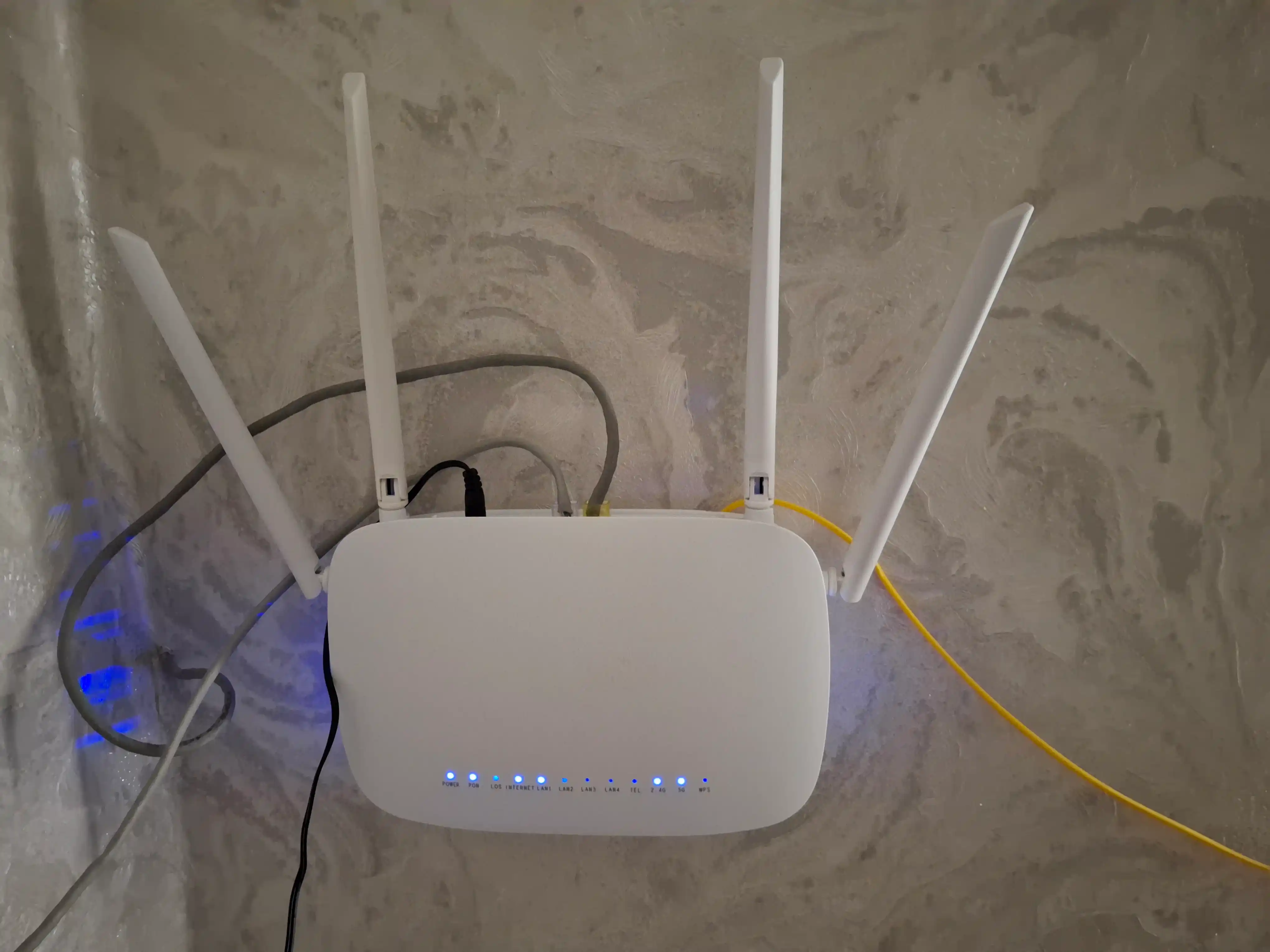 Kuchli ikki diapazonli Wi-Fi 6 GPON(XPON) router va optik modem, 3000 Mbit/s gacha tezlik