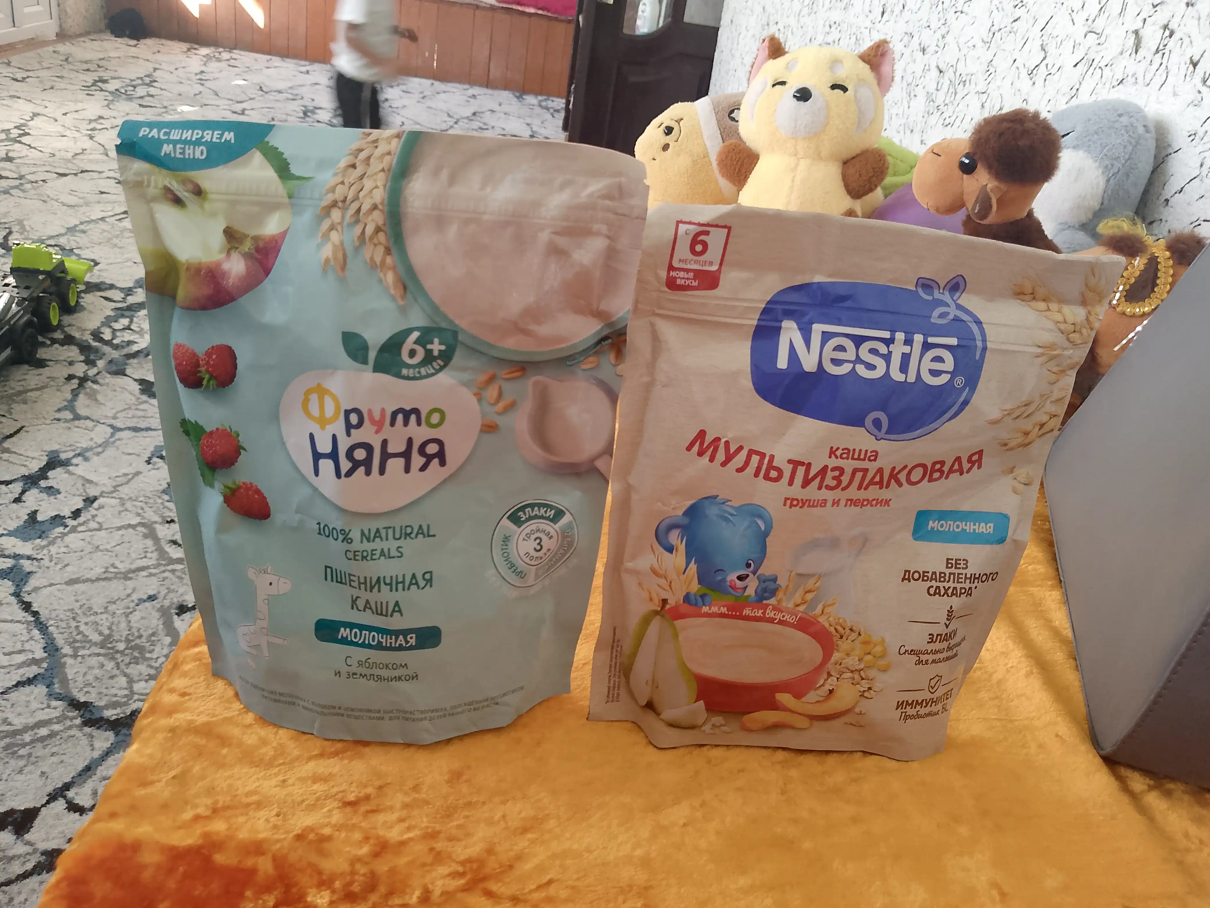 Каша из пшеницы с яблоком и земляникой Быстрораст ФрутоНяня, 200 г