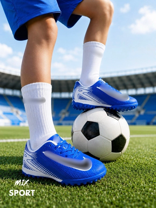 Futbol oyoq kiyimi – sun’iy va tabiiy maydonlar uchun yengil sport butsasi