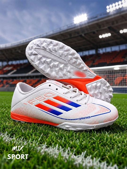 Futbol oyoq kiyimi – sun’iy va tabiiy maydonlar uchun yengil sport butsasi