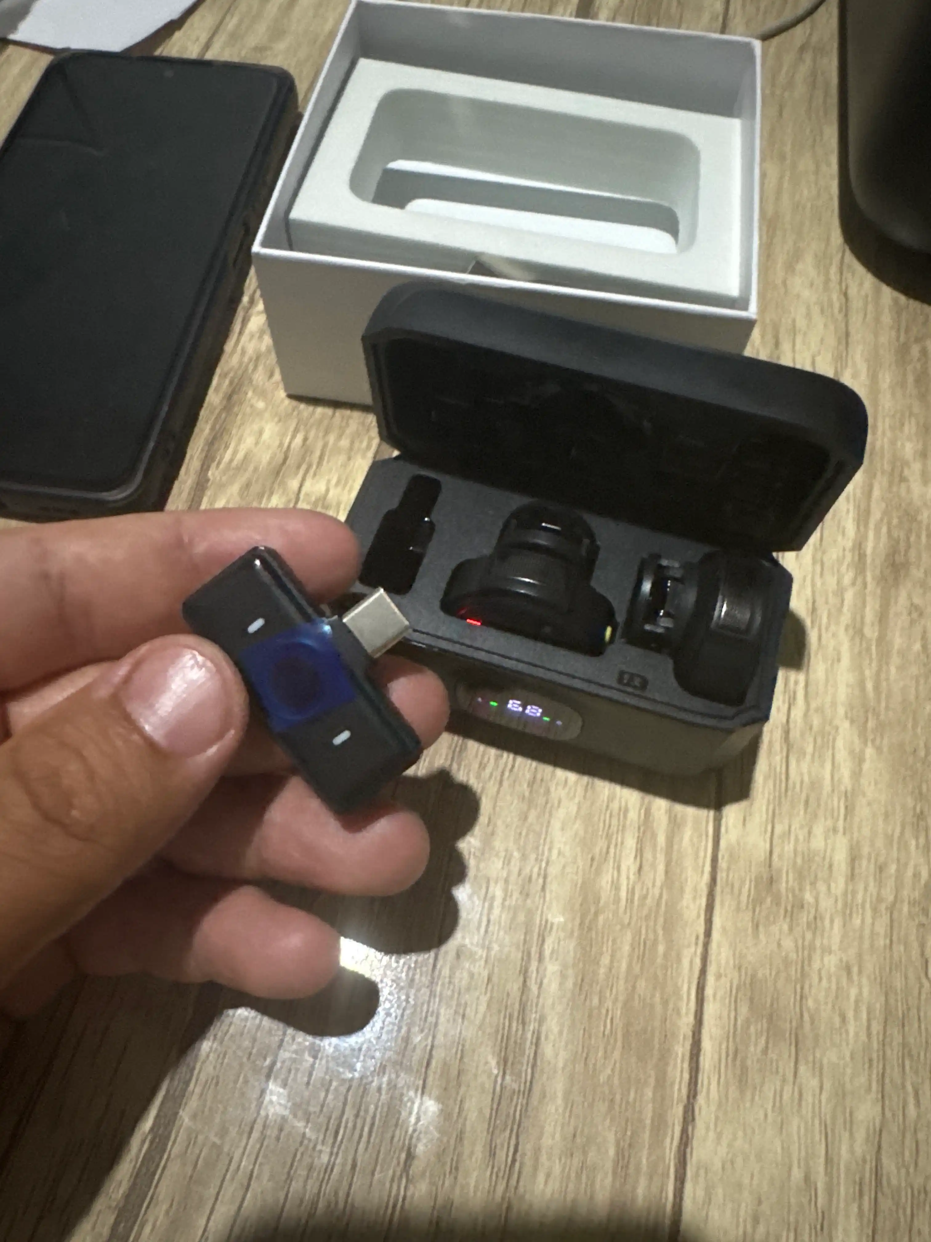 Simsiz petlichka mikrofon telefon uchun Type-C / Lightning, kontent va intervyu uchun
