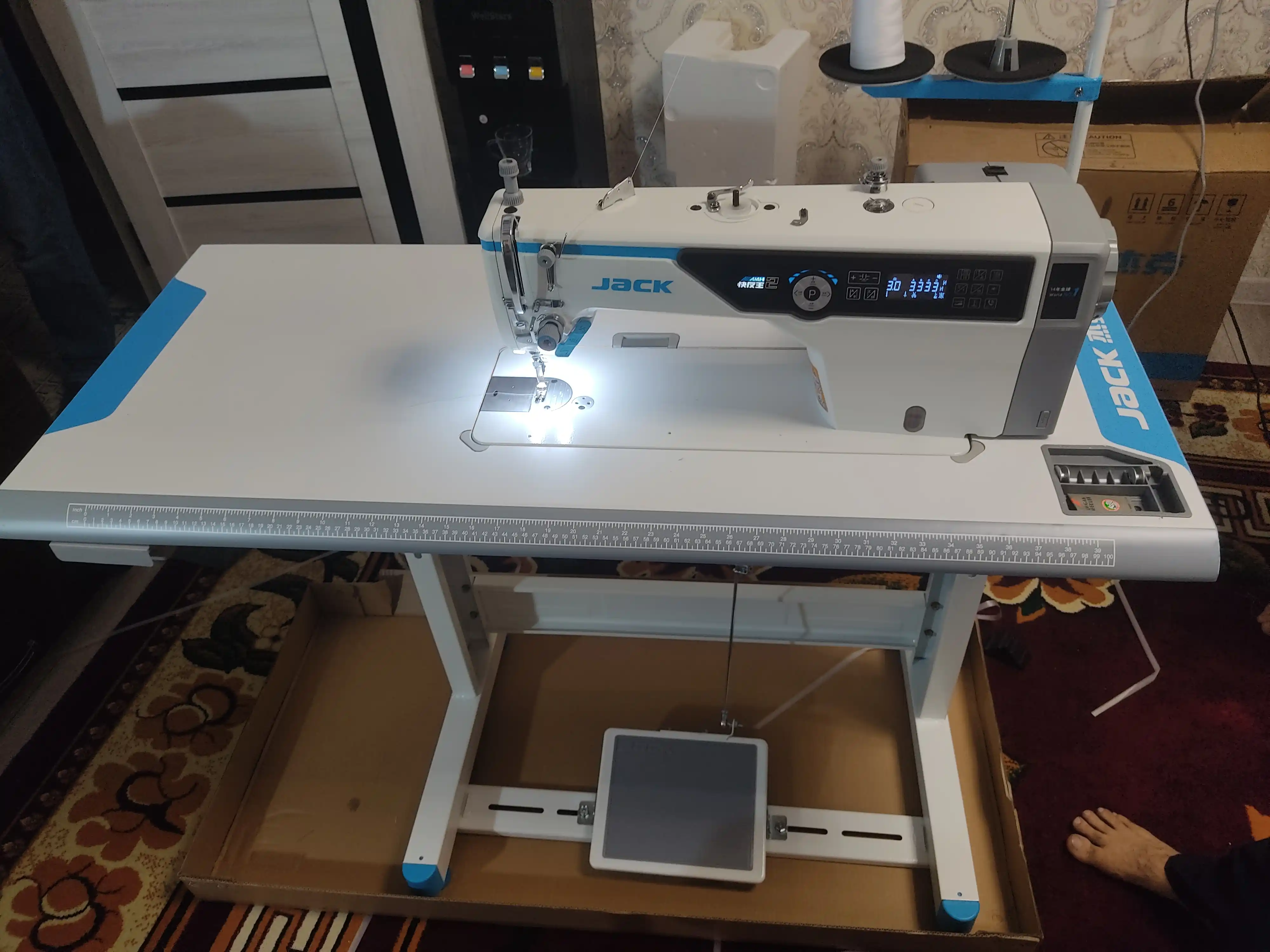 JACK A5E-B A.M.H 2 — sanoat tikuv mashinasi, AI materialni tanish bilan