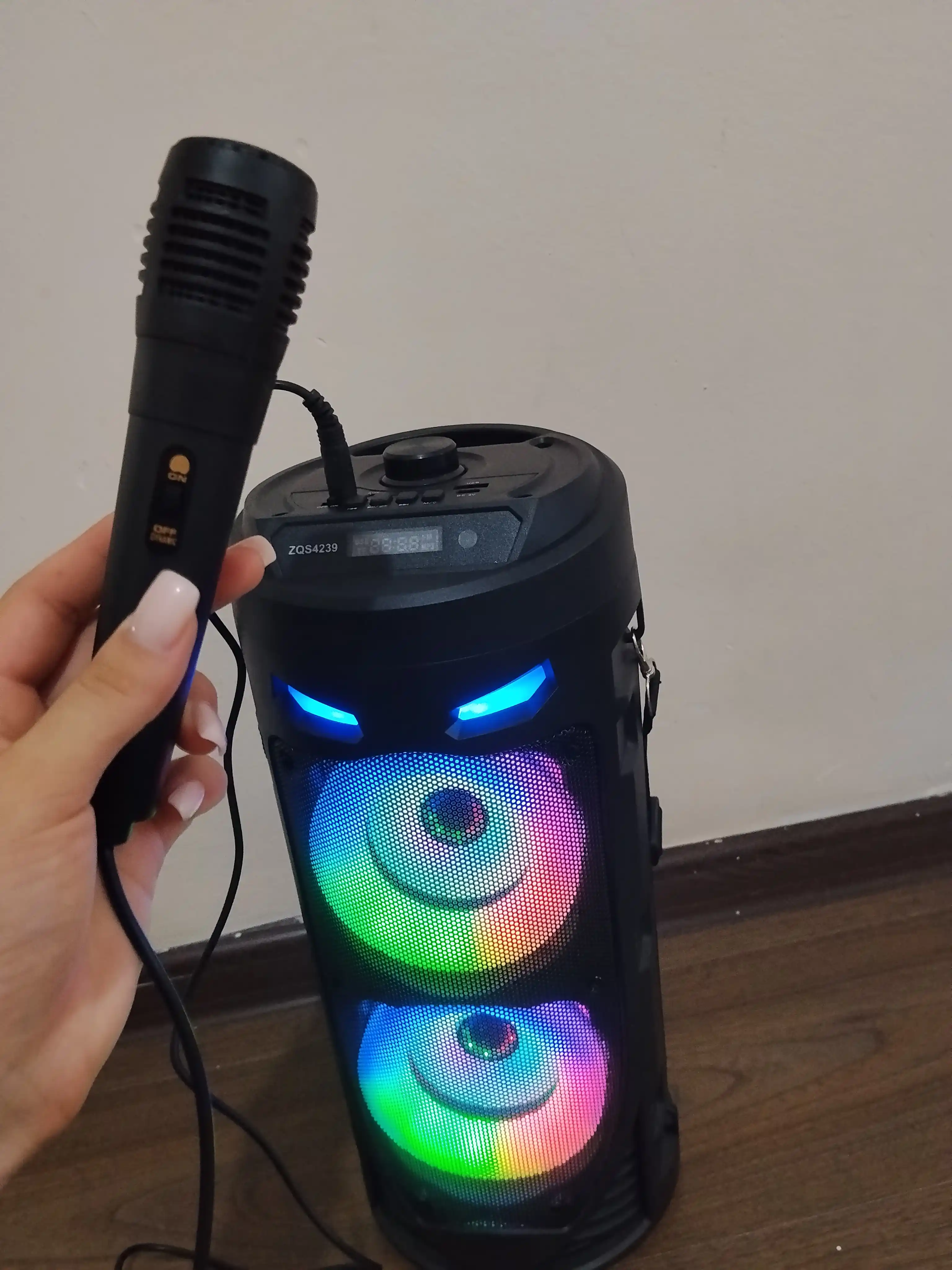 Katta Bluetooth simsiz kolonka, karaoke, RGB yoritish, mikrofon va pult bilan