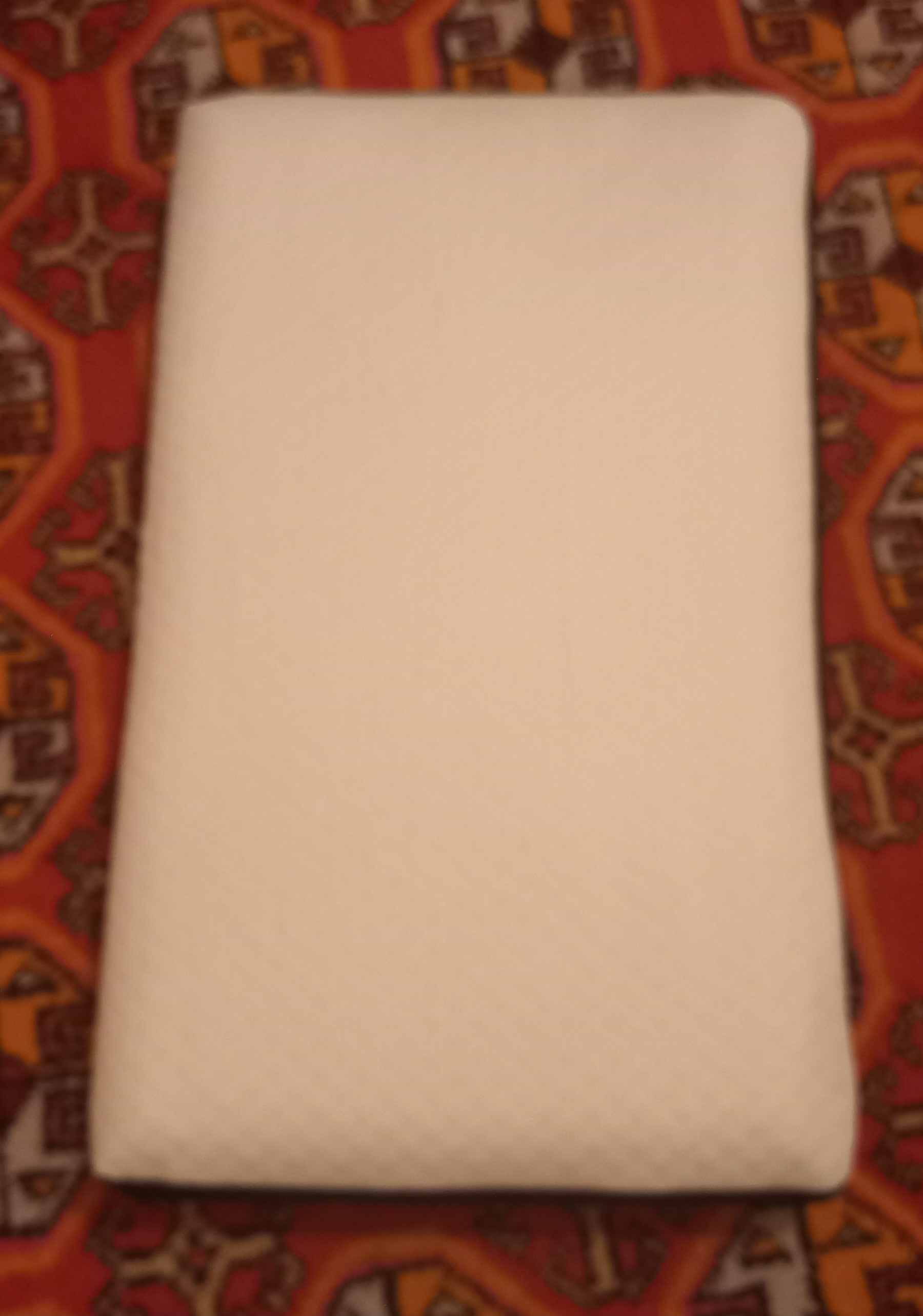 To‘plamda 1-2 ta ortopedik yostiq, Memory Foam 65x40 sm o‘lchamdagi anatomik uyqu yostig‘i