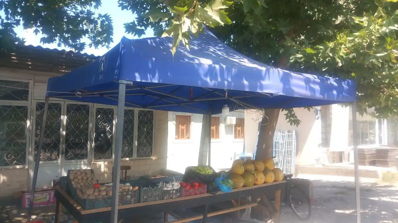 Hovli va dam olish uchun soyabon, quyosh va yomg‘irdan himoya, bog‘, kafe, plyaj uchun