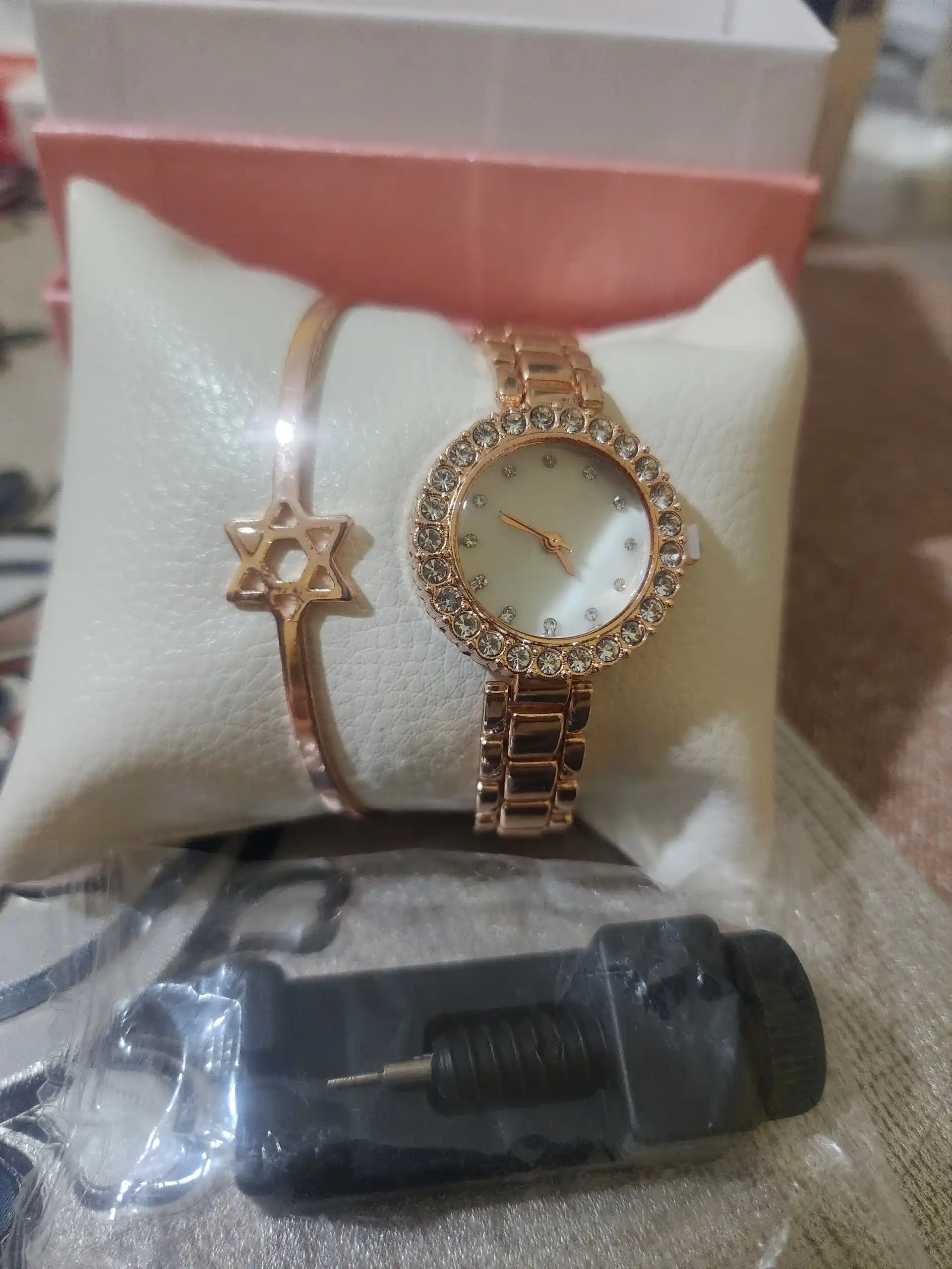 Elegant ayollar soati + nafis bilaguzuk
