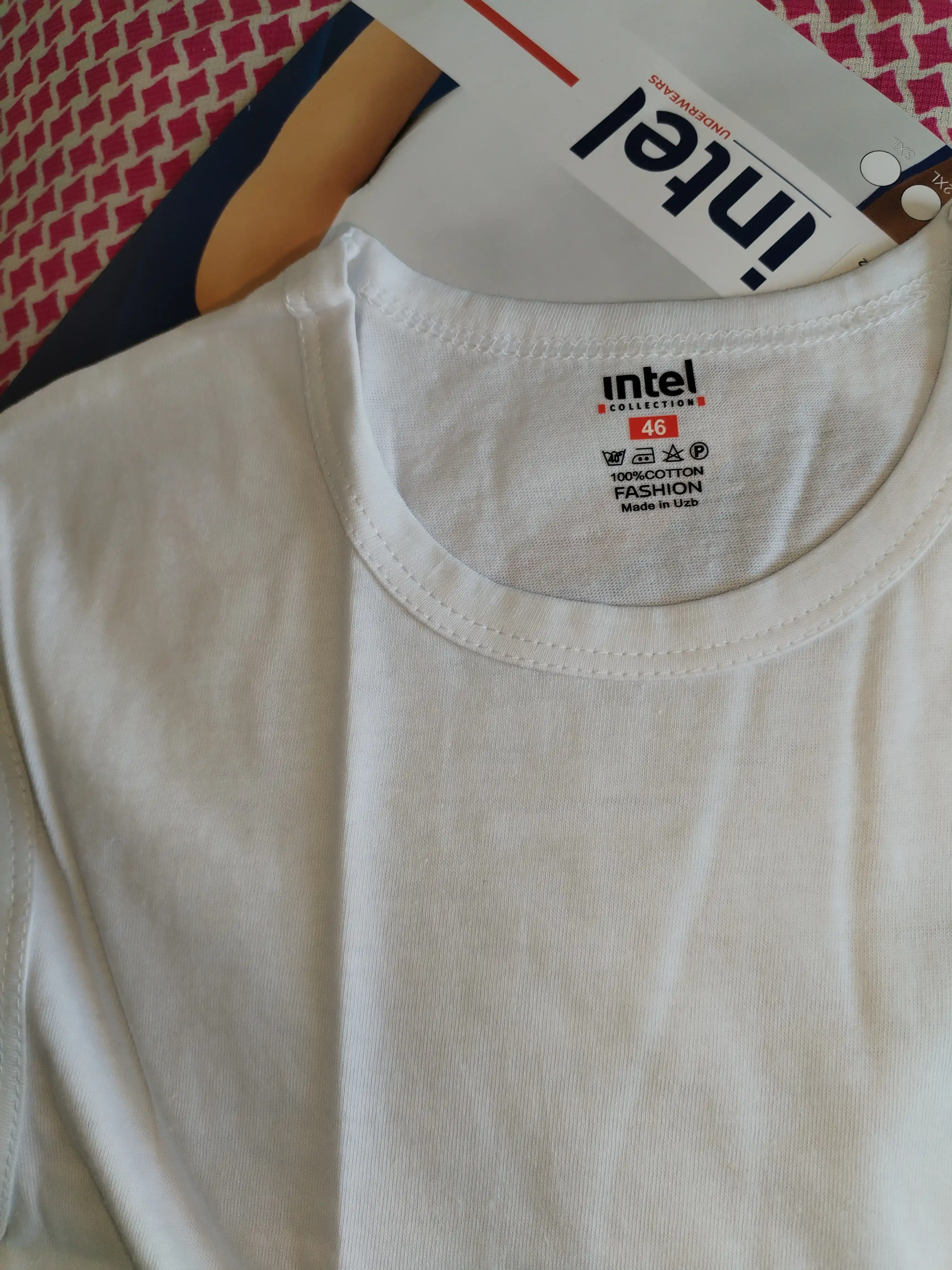 Sport uchun yengsiz futbolka - Intel