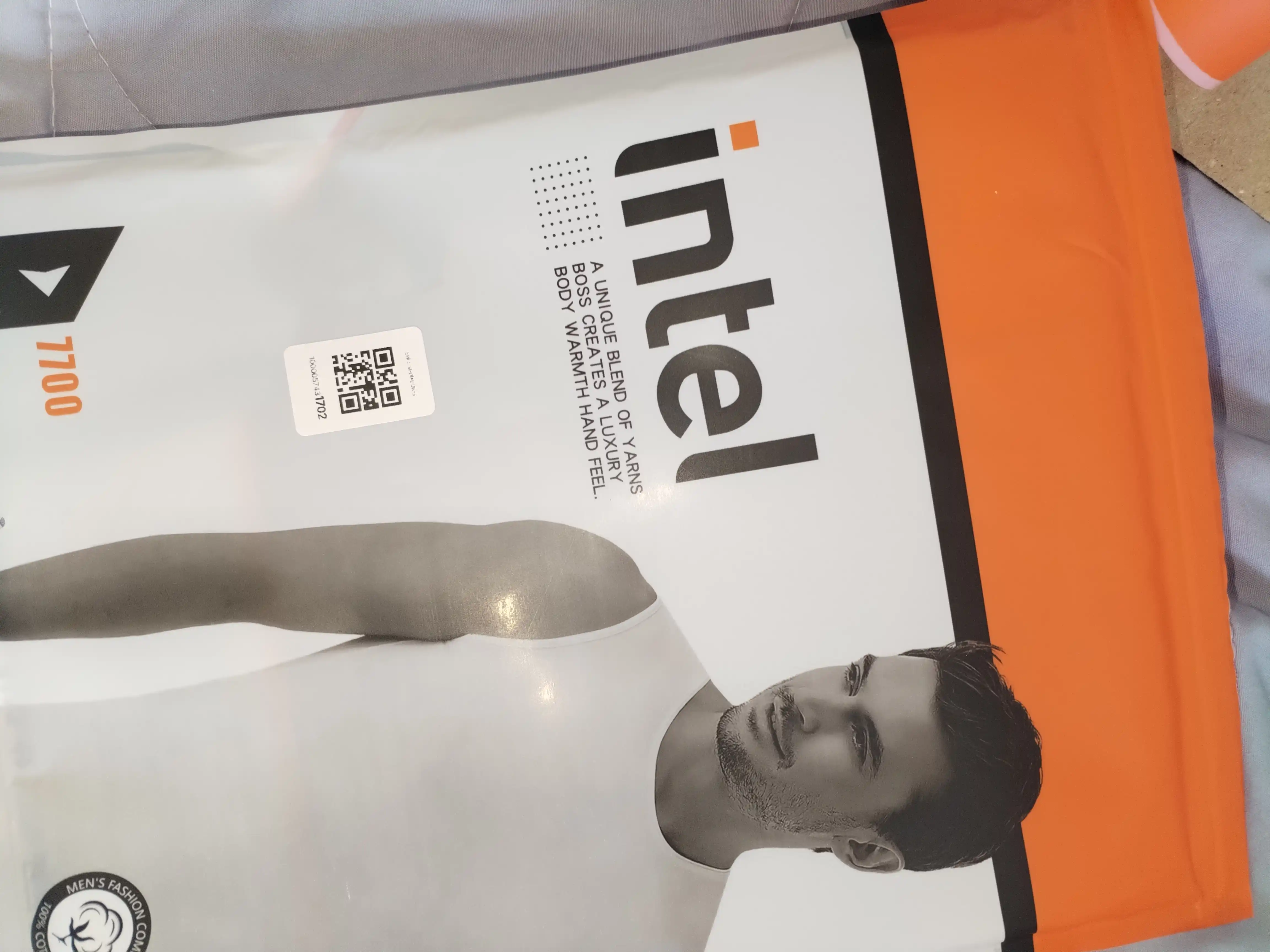 Sport uchun yengsiz futbolka - Intel