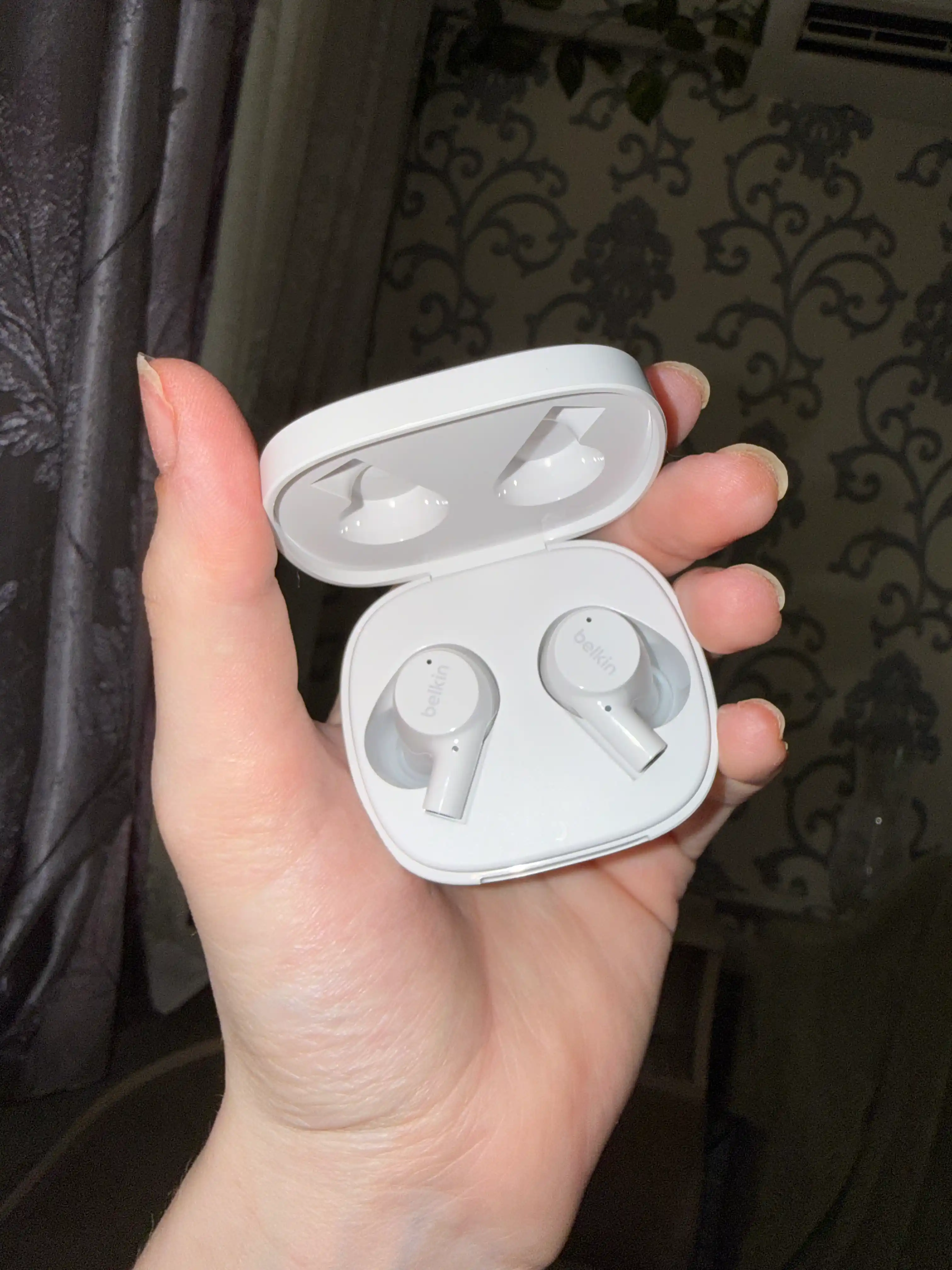 Simsiz quloqchinlar Belkin SoundForm Rise TWS, mikrofonli va Qi zaryadli