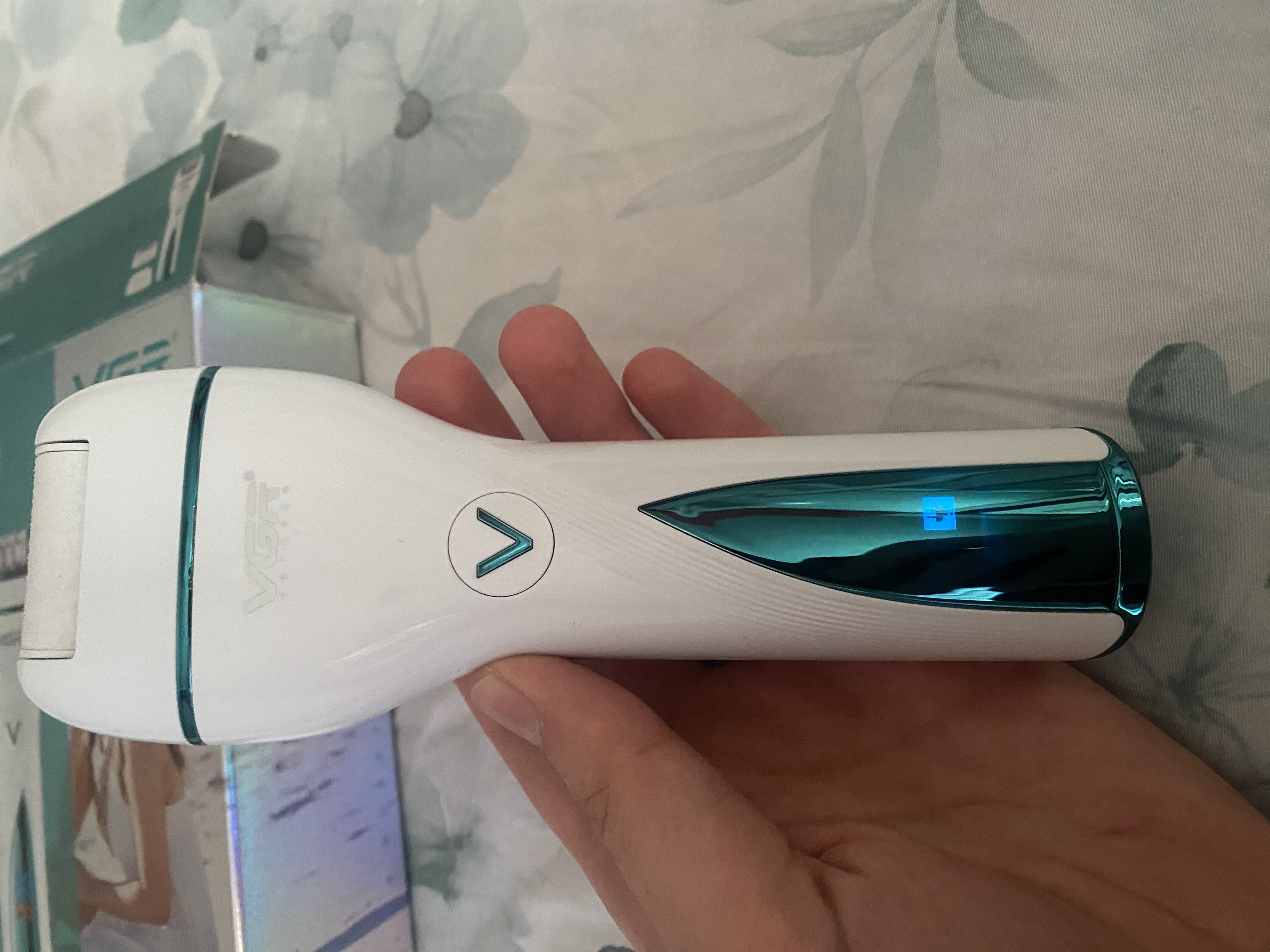 Ayollar uchun simsiz epilyator "VGR V - 705 / V - 726 / V - 728", tana depilyatori