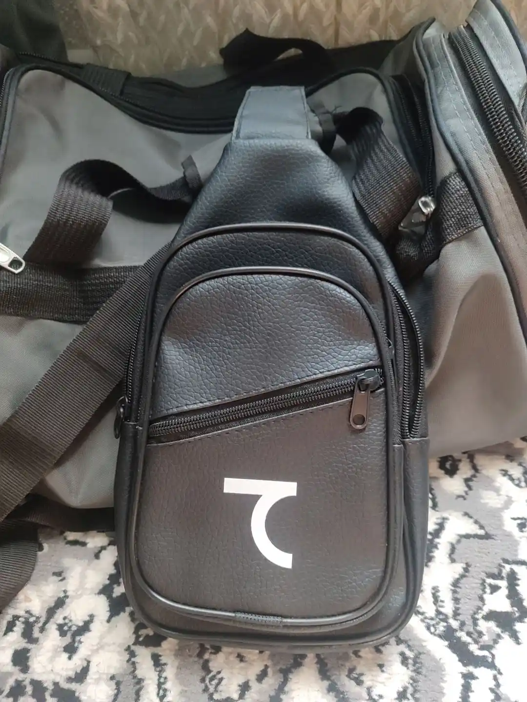 Bananka sumka erkalar va ayollar uchun