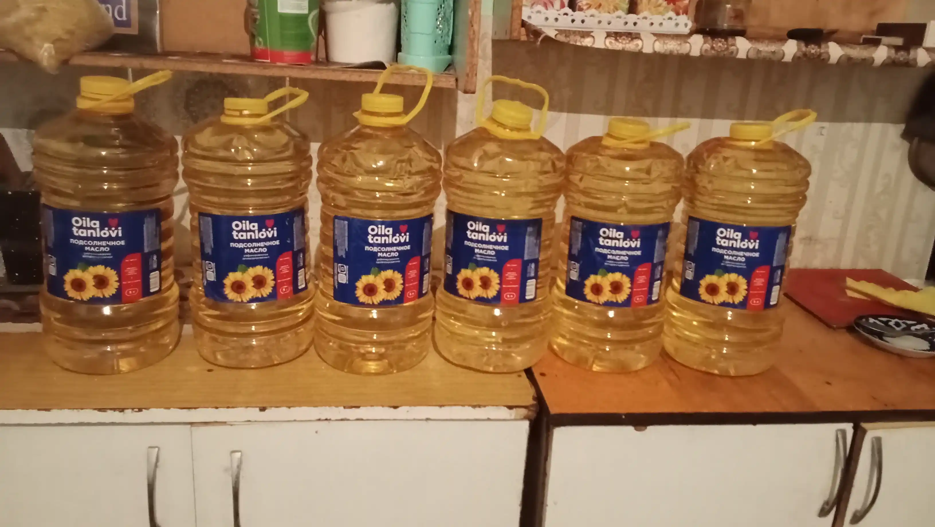 Oila tanlovi kungaboqar yog‘i, tozalangan va hidlari yo‘qotilgan, 5 litrdan 6 dona.