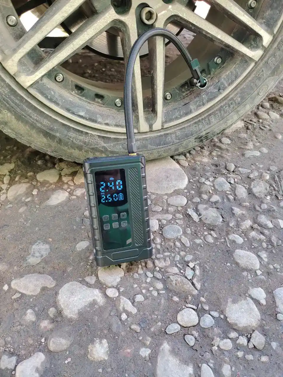 Пусковое и зарядное устройство с компрессором для автомобиля 8000mAh, Powerbank cтартер