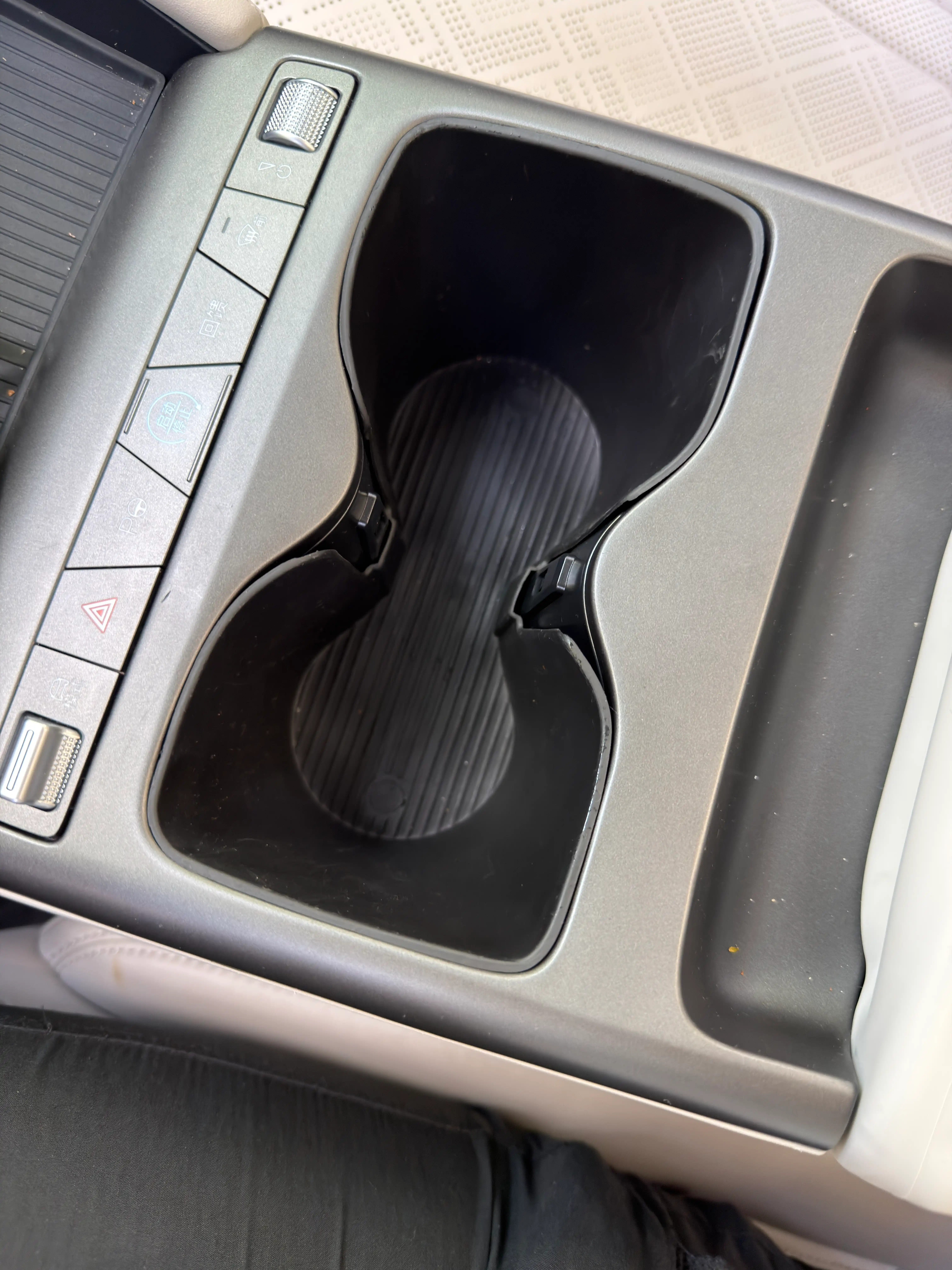 BYD Yuan Up va BYD Yuan Up Smart uchun silikon podstakannik