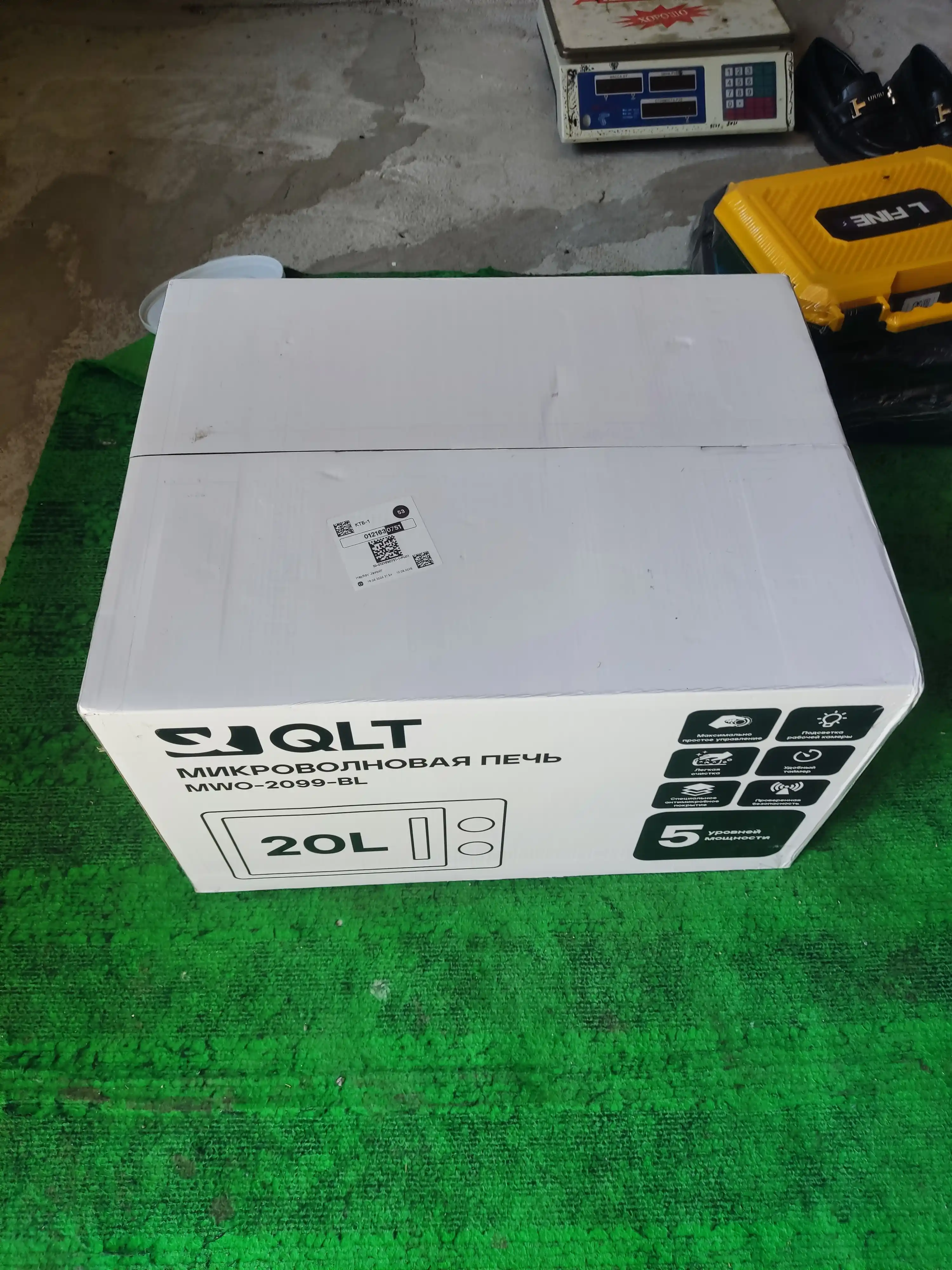 Mikroto'lqinli pech QLT MWS-2099-BL
