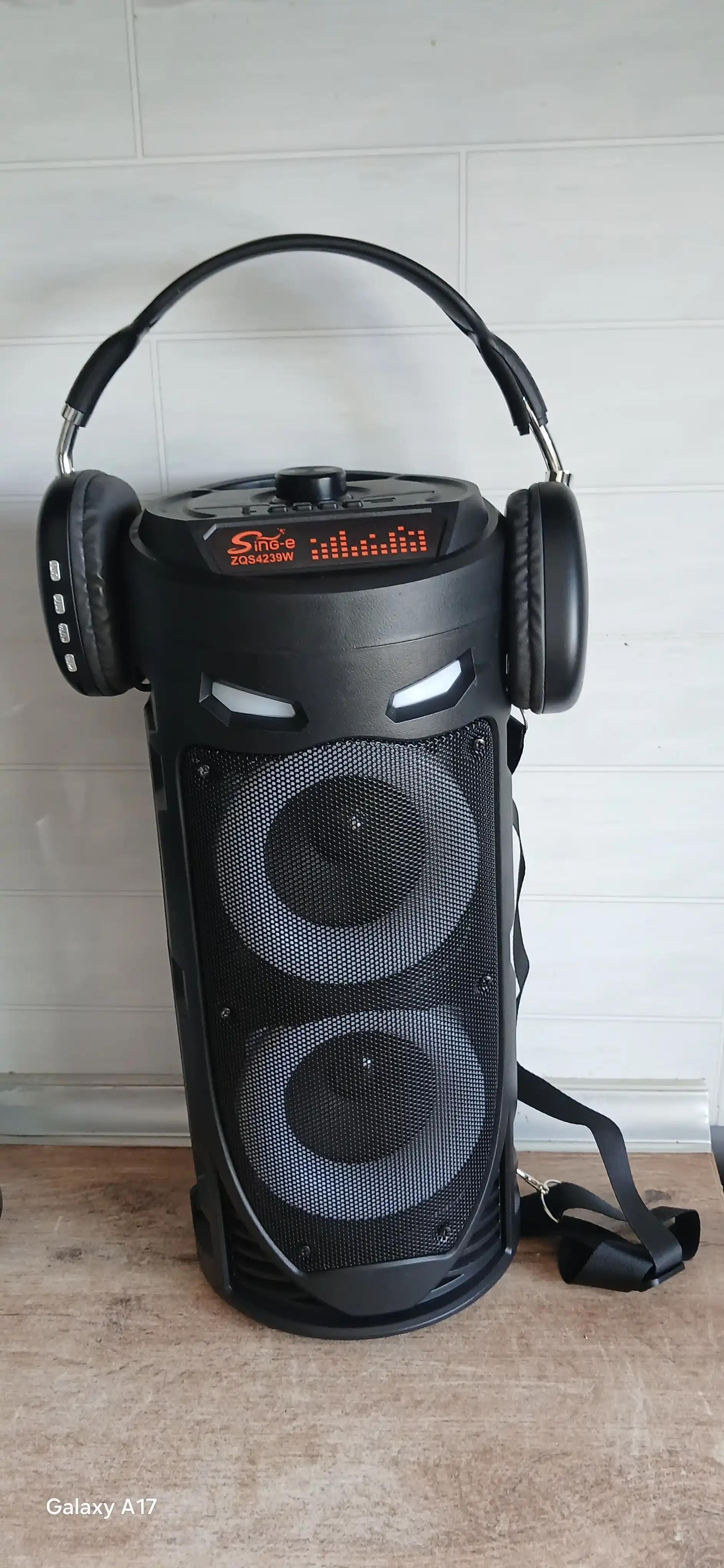 Katta Bluetooth simsiz kolonka, karaoke, RGB yoritish, mikrofon va pult bilan