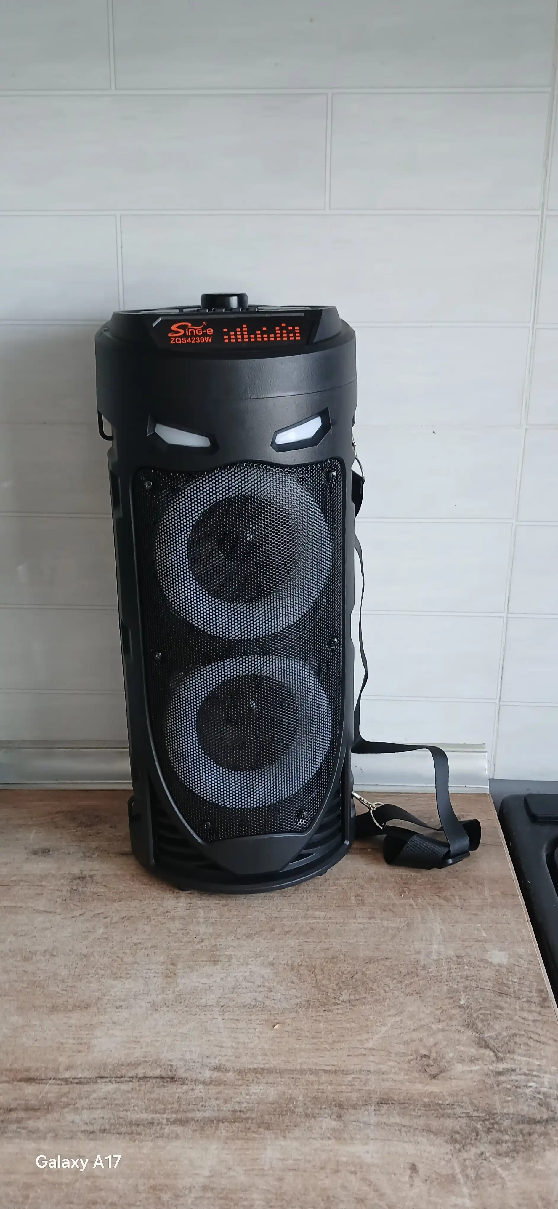 Katta Bluetooth simsiz kolonka, karaoke, RGB yoritish, mikrofon va pult bilan