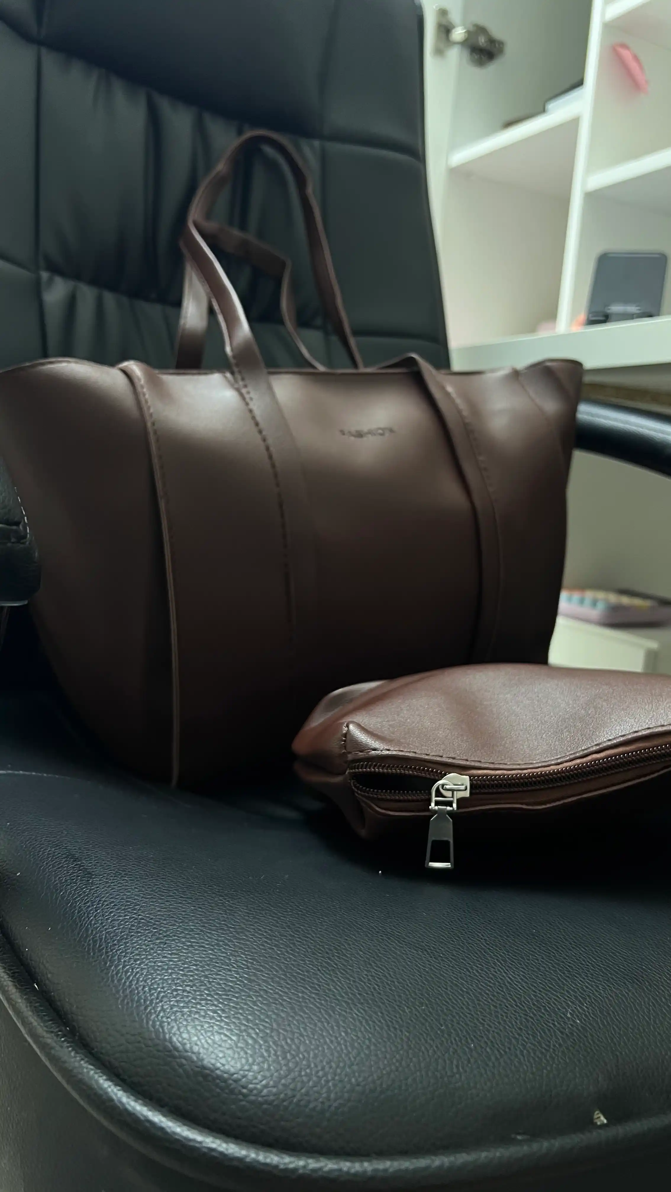 Sumka ayollar uchun, 2 tasi 1 da kosmetichka bilan, tout