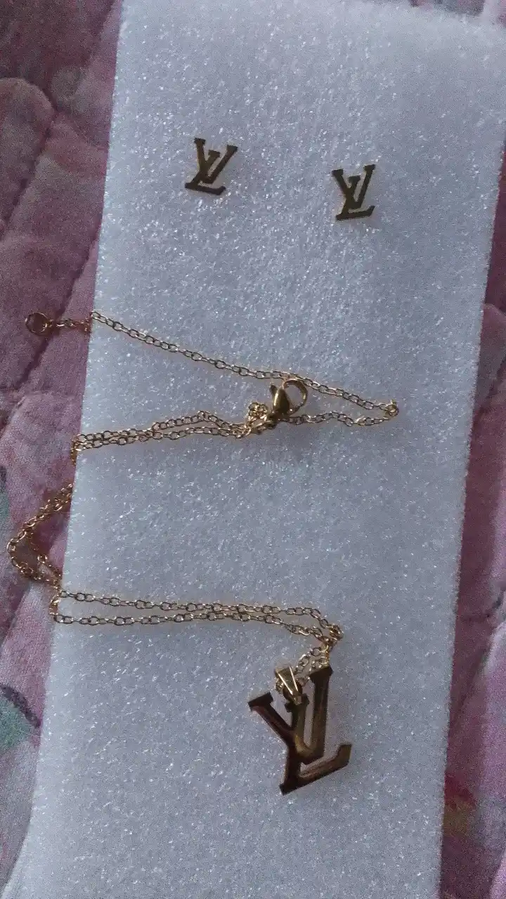 Комплект цепочка с кулоном, серьги YSL, клевер, золотой цвет, бижутерия