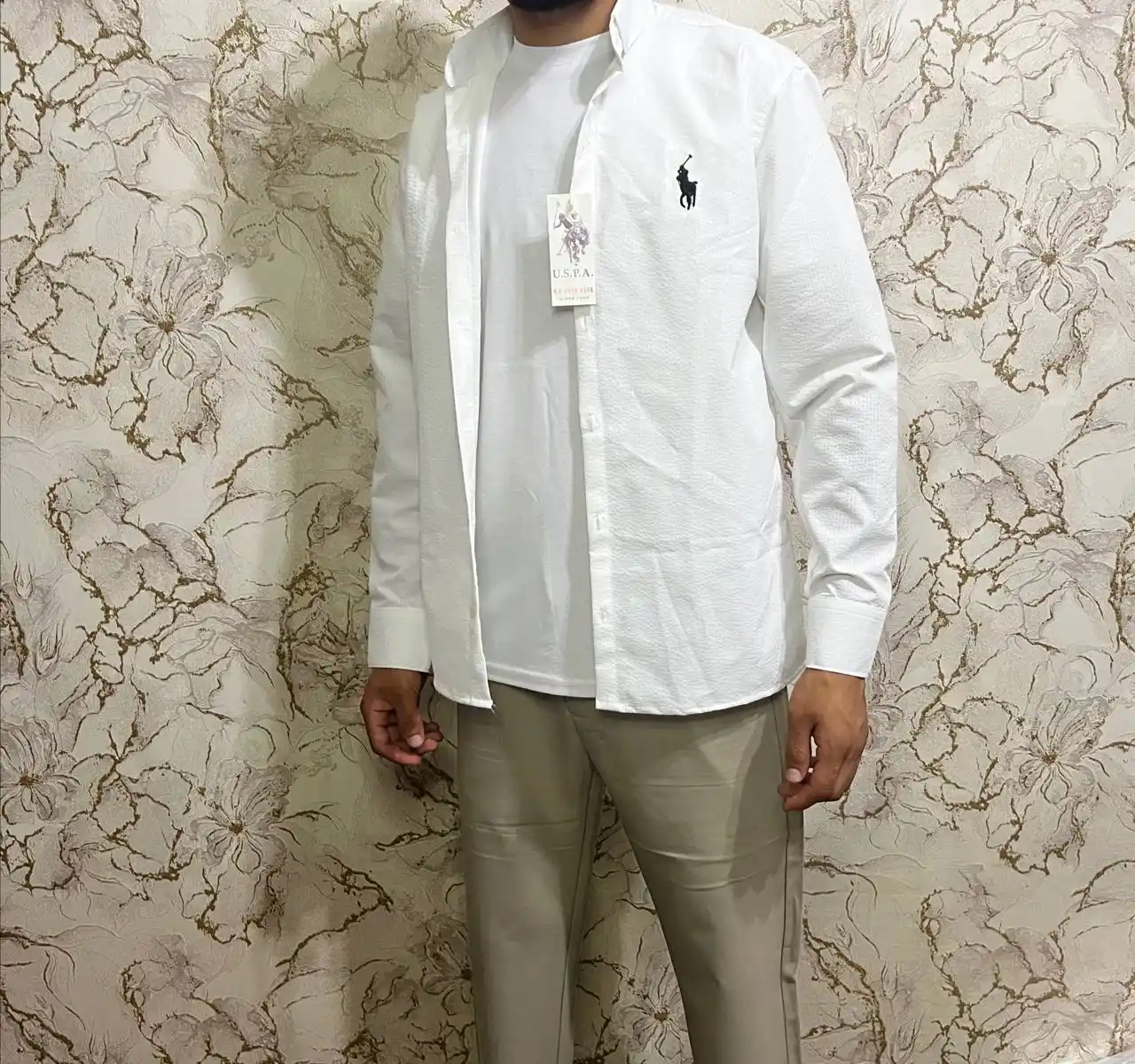 Erkaklar uchun gofra matoli uzun yengli klassik casual ko’ylak